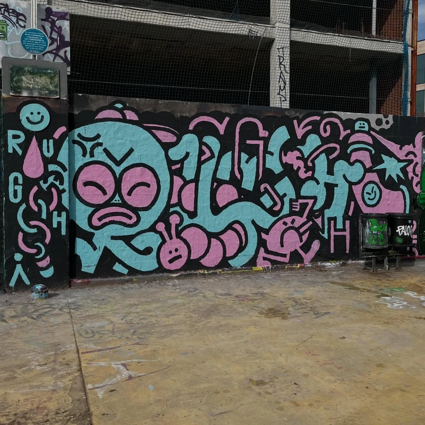 @el_rughi #streetart #barcelonastreetart #barcelonastreetstyletour #streetarttourbarcelona #barcelonastreetarttour