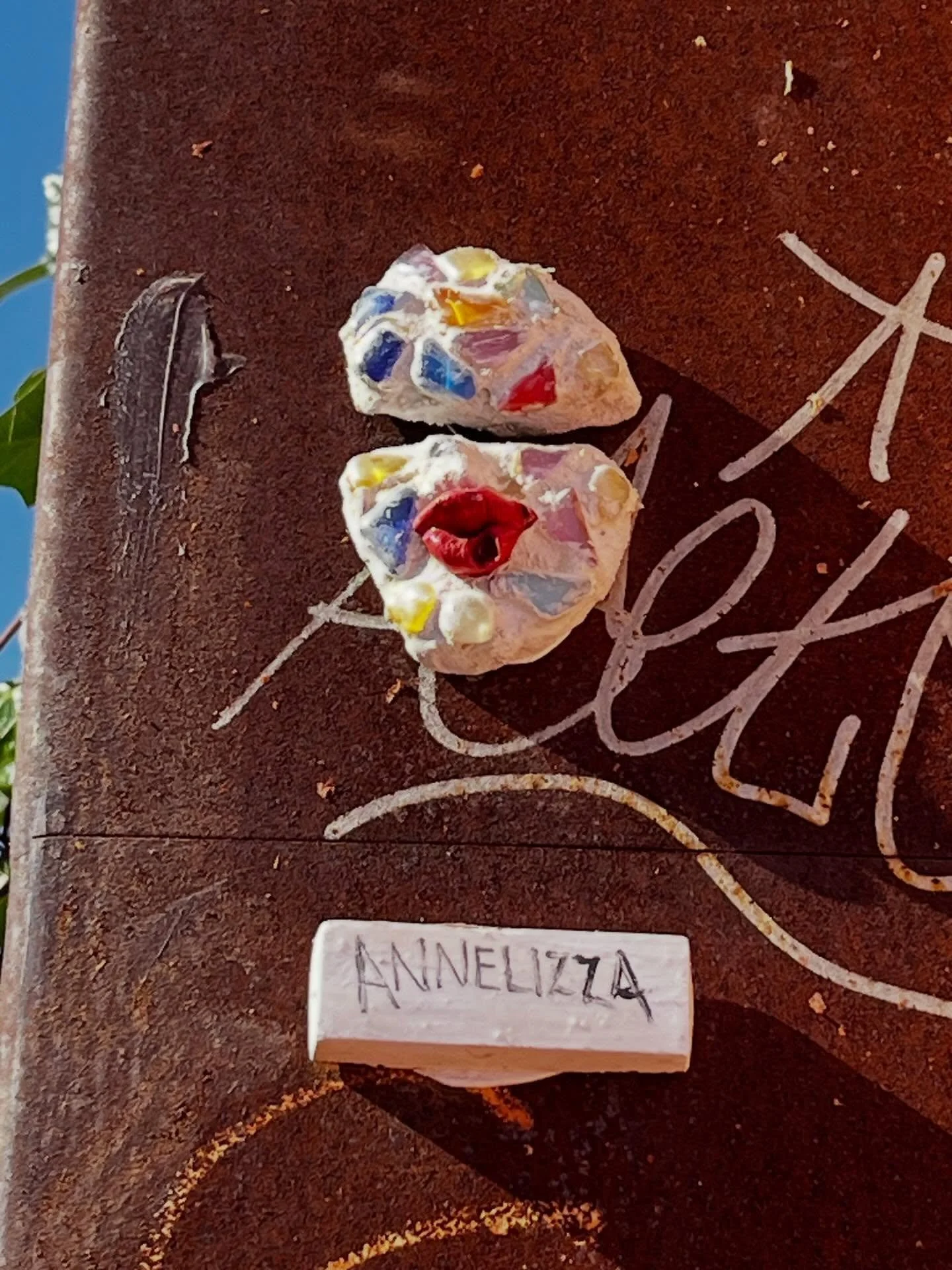 @anne.elizza #streetart #barcelonastreetart #barcelonastreetstyletour #streetarttourbarcelona #barcelonastreetarttour