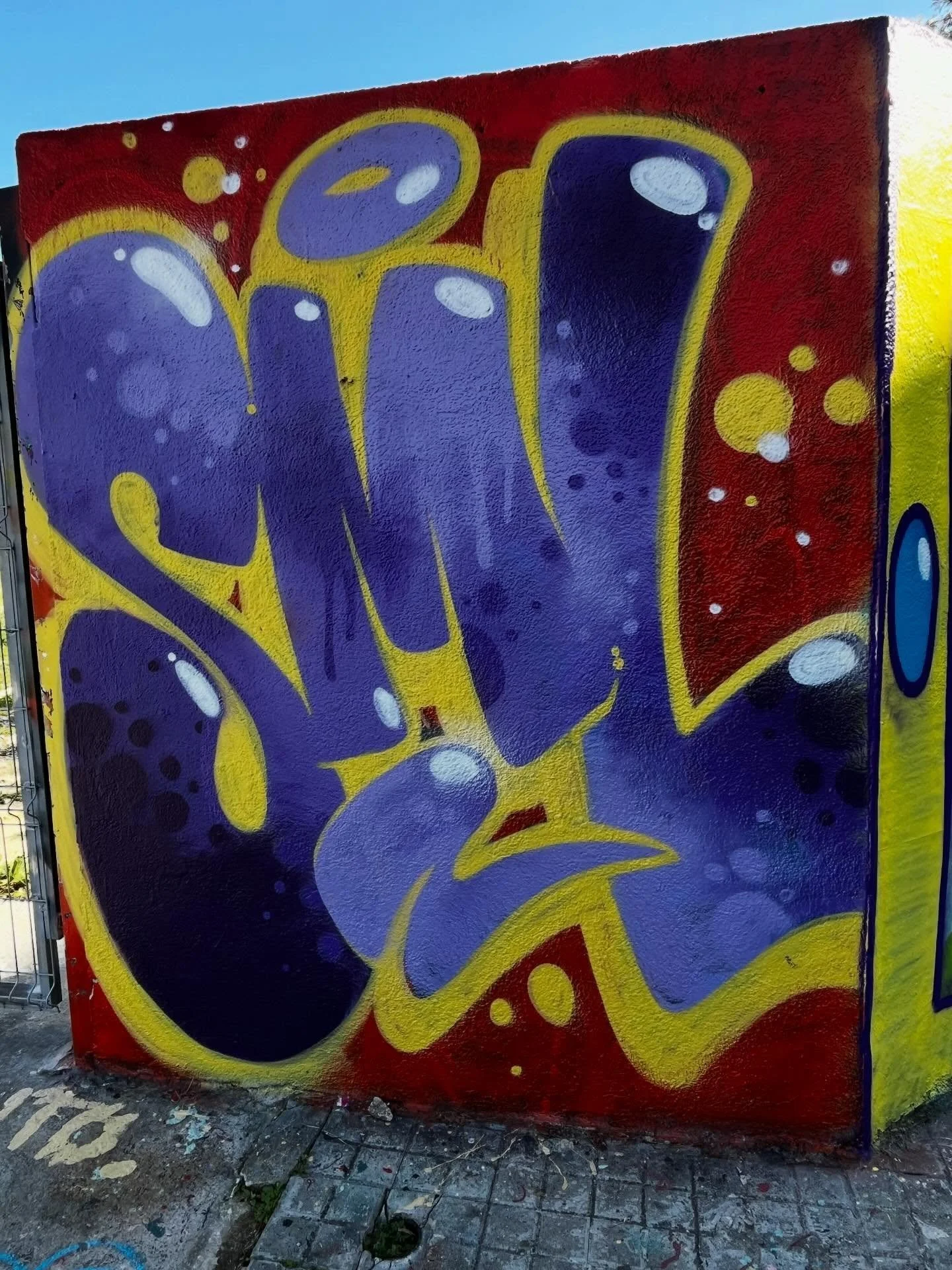 #graffiti #barcelonastreetart #barcelonastreetstyletour #streetarttourbarcelona #barcelonastreetarttour