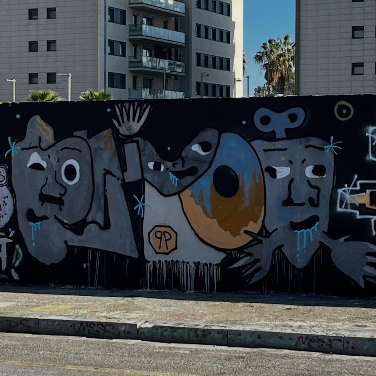 #streetart #barcelonastreetart #barcelonastreetstyletour #streetarttourbarcelona #barcelonastreetarttour