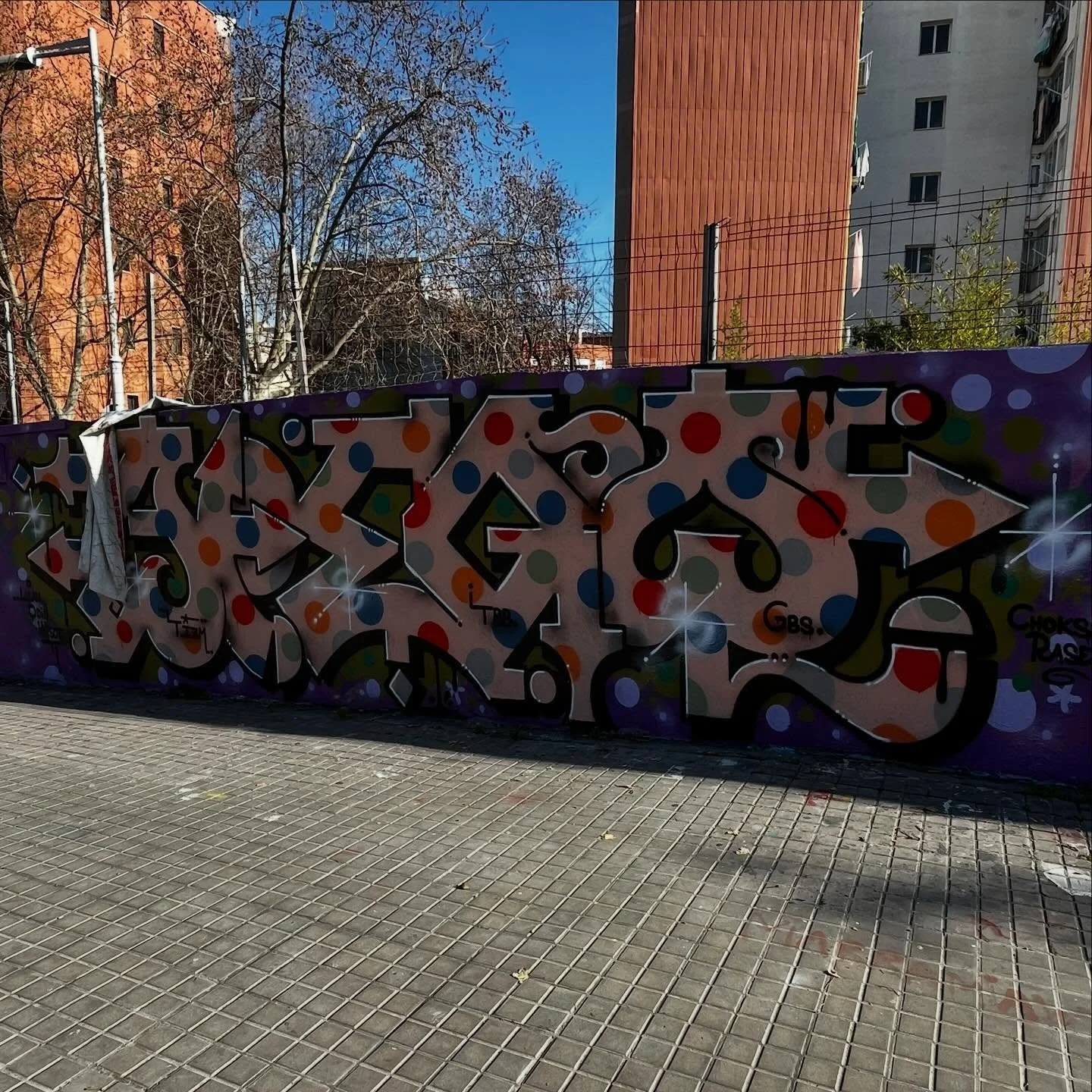 #graffiti #barcelonastreetart #barcelonastreetstyletour #streetarttourbarcelona #barcelonastreetarttour