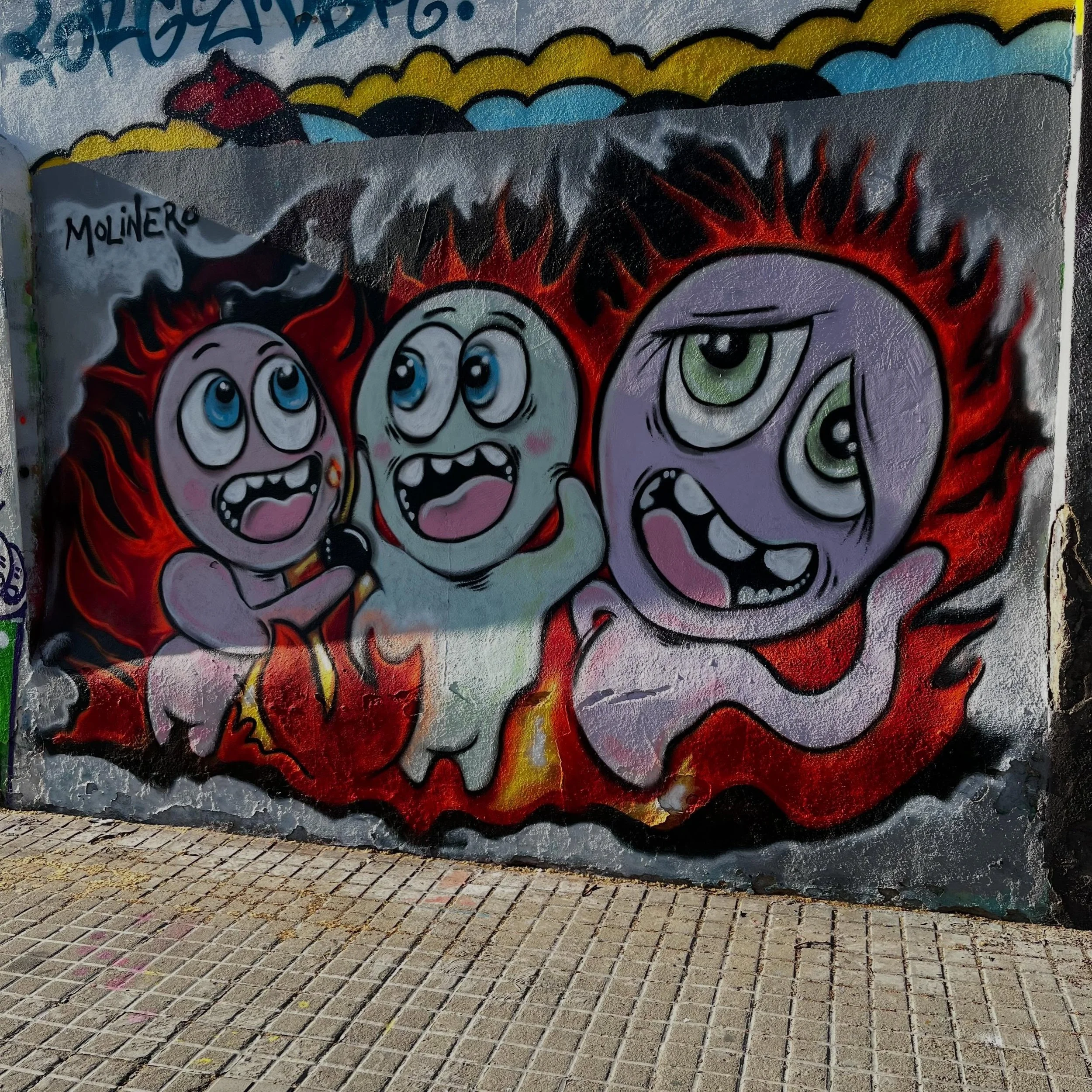 @nataliamolinero #streetart #barcelonastreetart #barcelonastreetstyletour #streetarttourbarcelona #barcelonastreetarttour