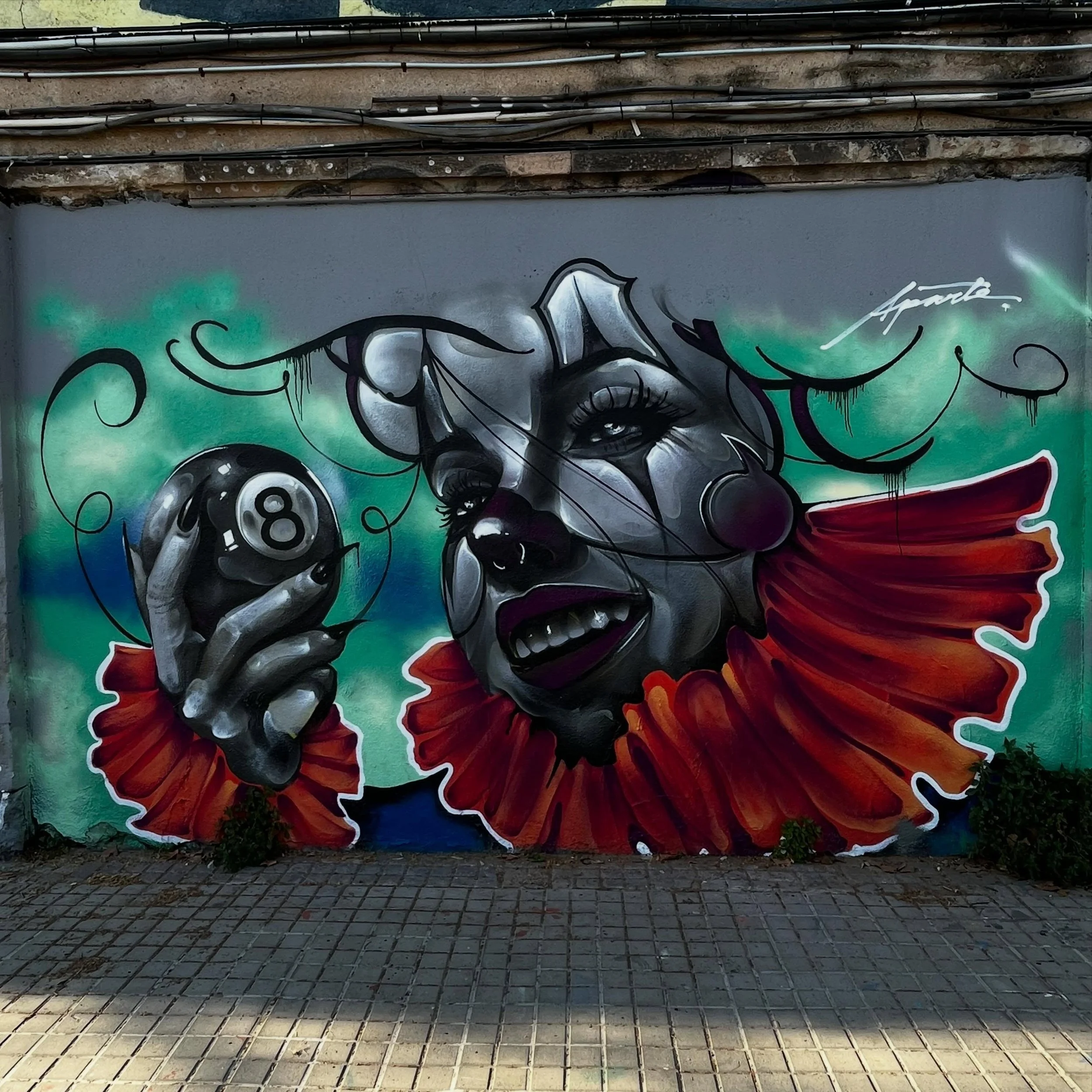@aparte911 #streetart #barcelonastreetart #barcelonastreetstyletour #streetarttourbarcelona #barcelonastreetarttour