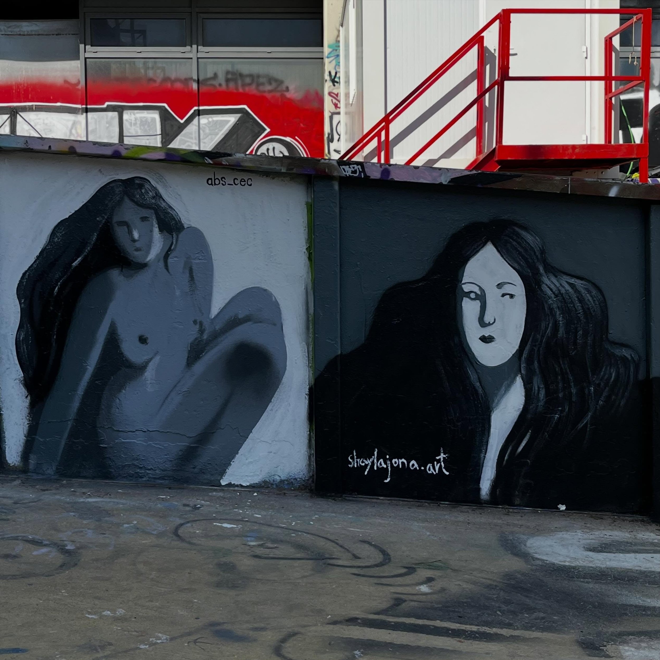 @shaylajona.art #streetart #barcelonastreetart #barcelonastreetstyletour #streetarttourbarcelona #barcelonastreetarttour