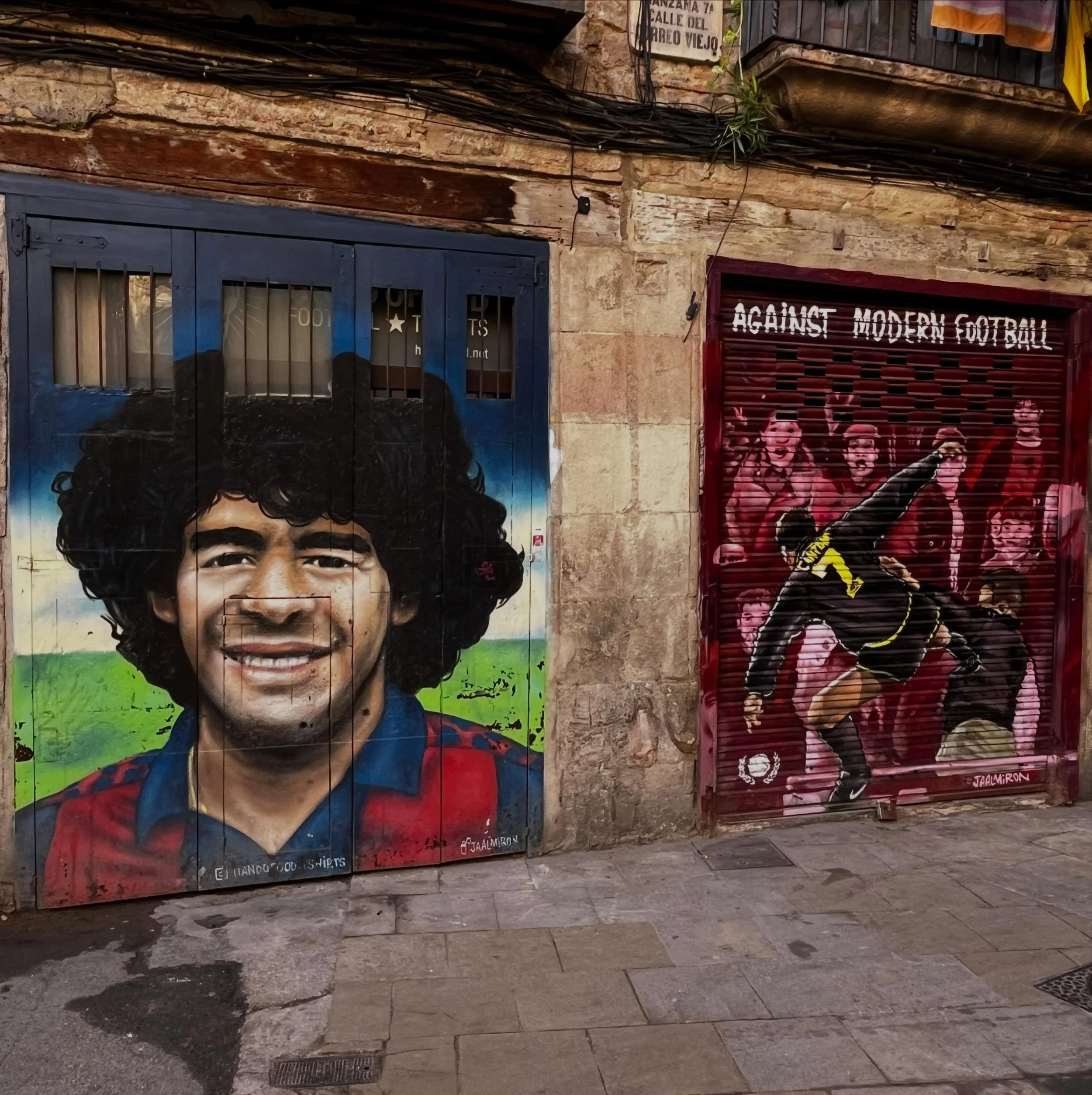 @jaalmiron #streetart #barcelonastreetart #barcelonastreetstyletour #streetarttourbarcelona #barcelonastreetarttour