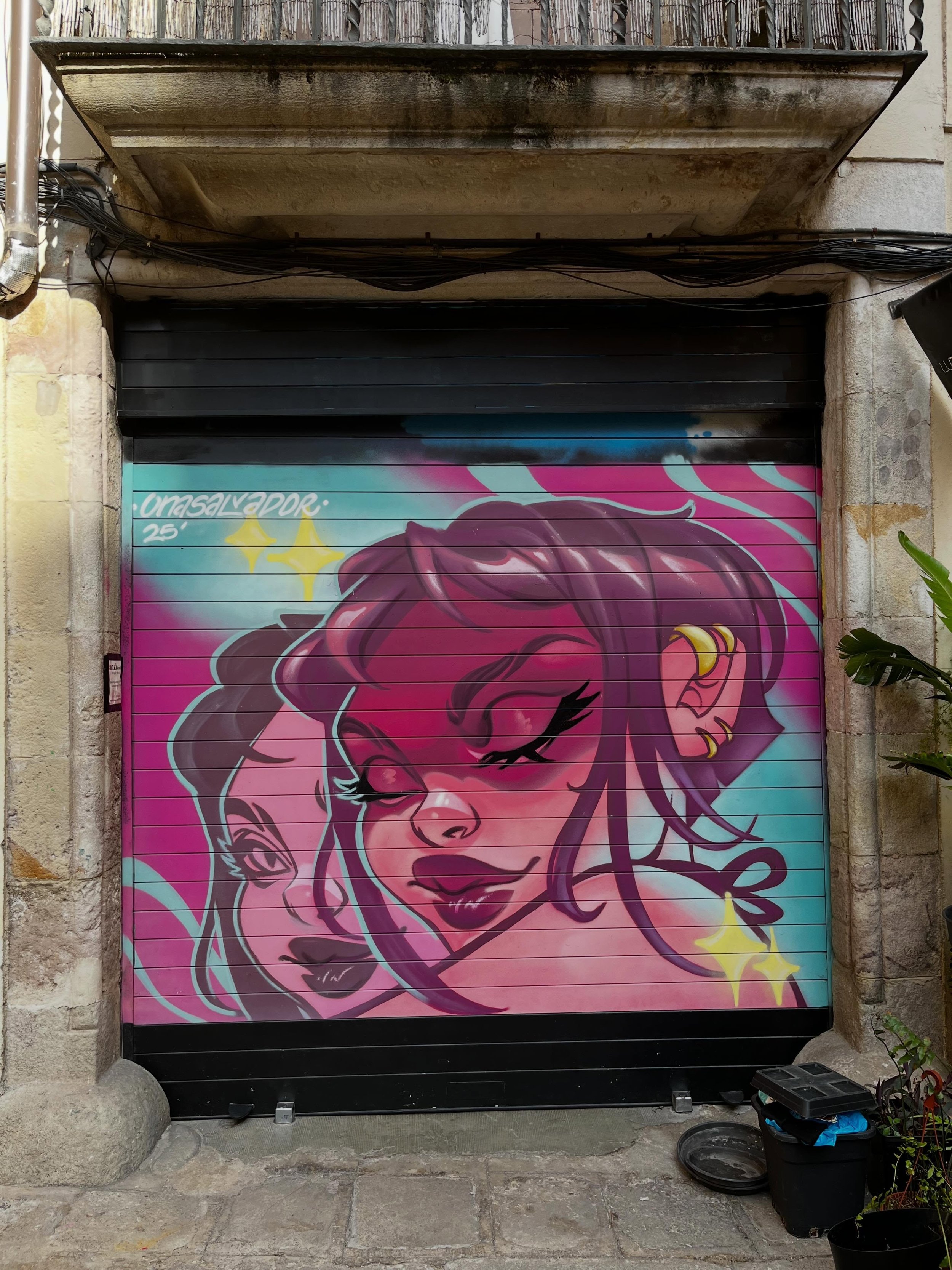 @onasalvador #streetart #barcelonastreetart #barcelonastreetstyletour #streetarttourbarcelona #barcelonastreetarttour