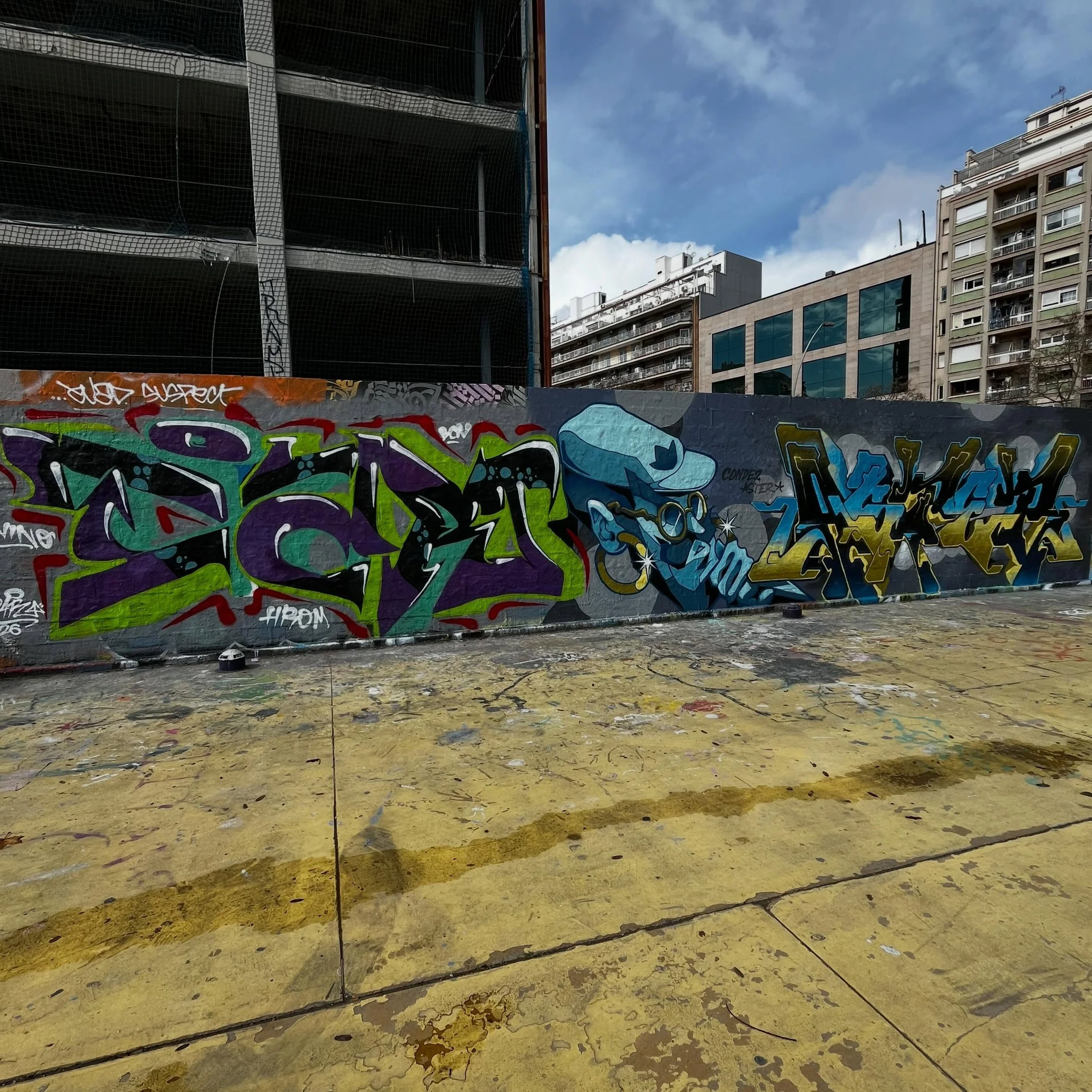 #graffiti #barcelonastreetart #barcelonastreetstyletour #streetarttourbarcelona #barcelonastreetarttour
