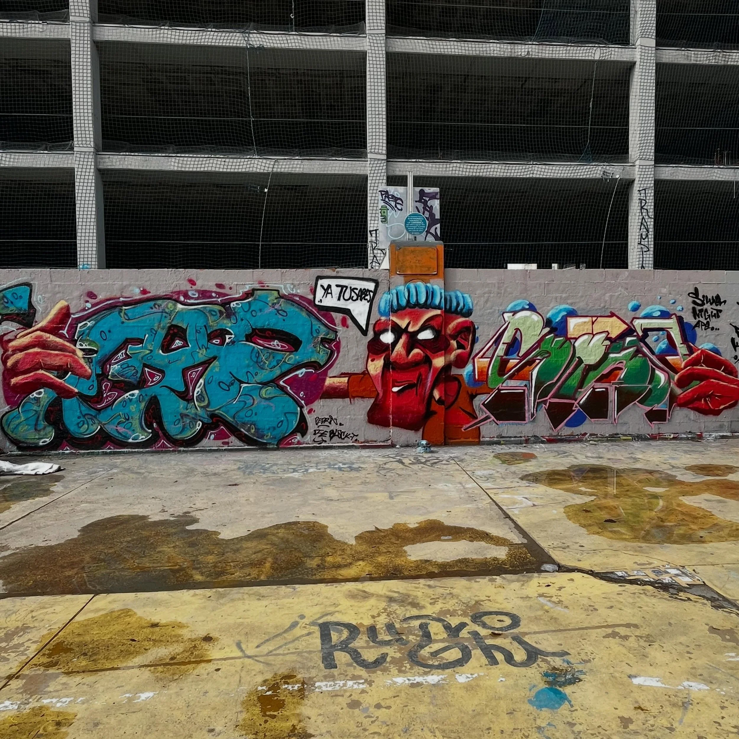#graffiti #barcelonastreetart #barcelonastreetstyletour #streetarttourbarcelona #barcelonastreetarttour