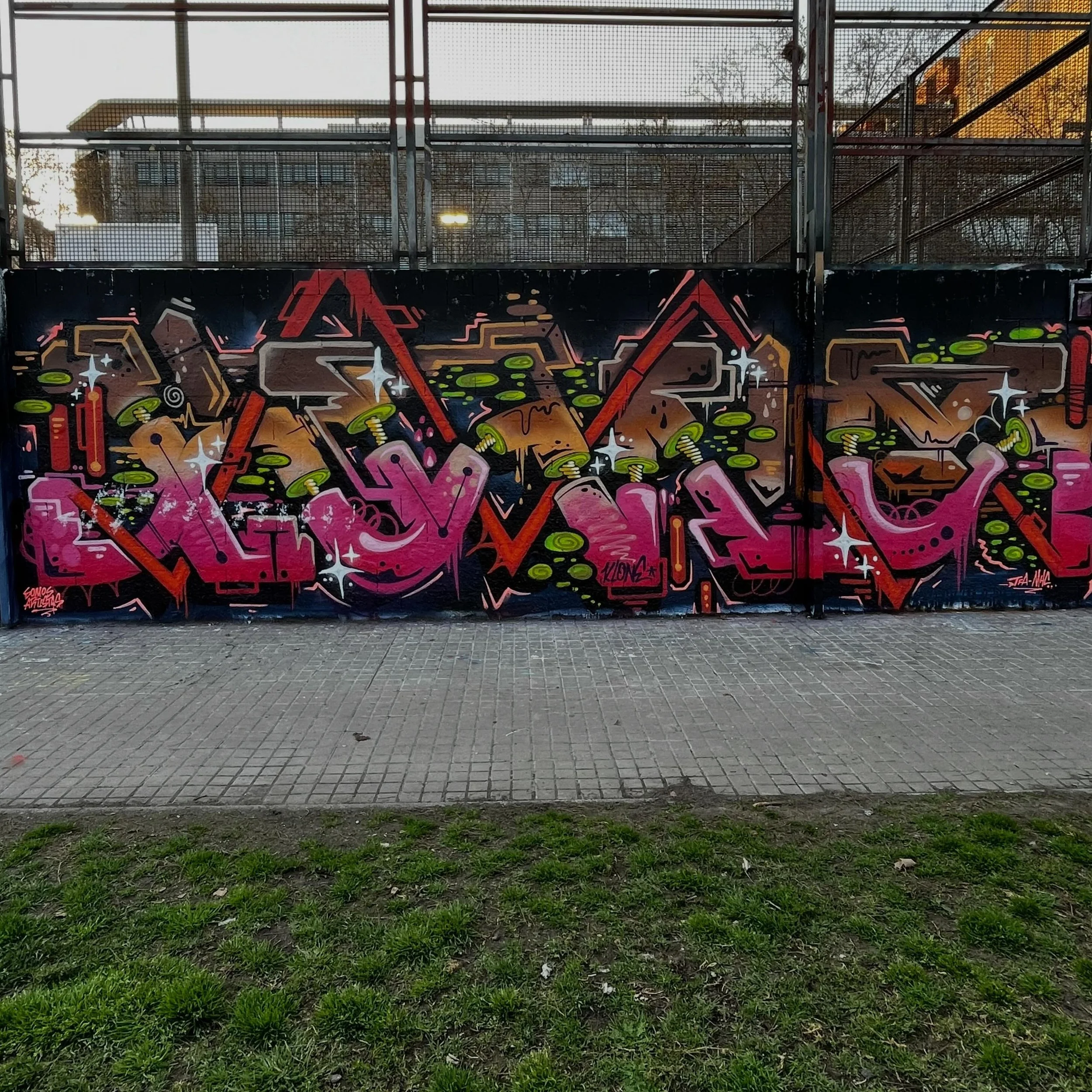 #graffiti #barcelonastreetart #barcelonastreetstyletour #streetarttourbarcelona #barcelonastreetarttour