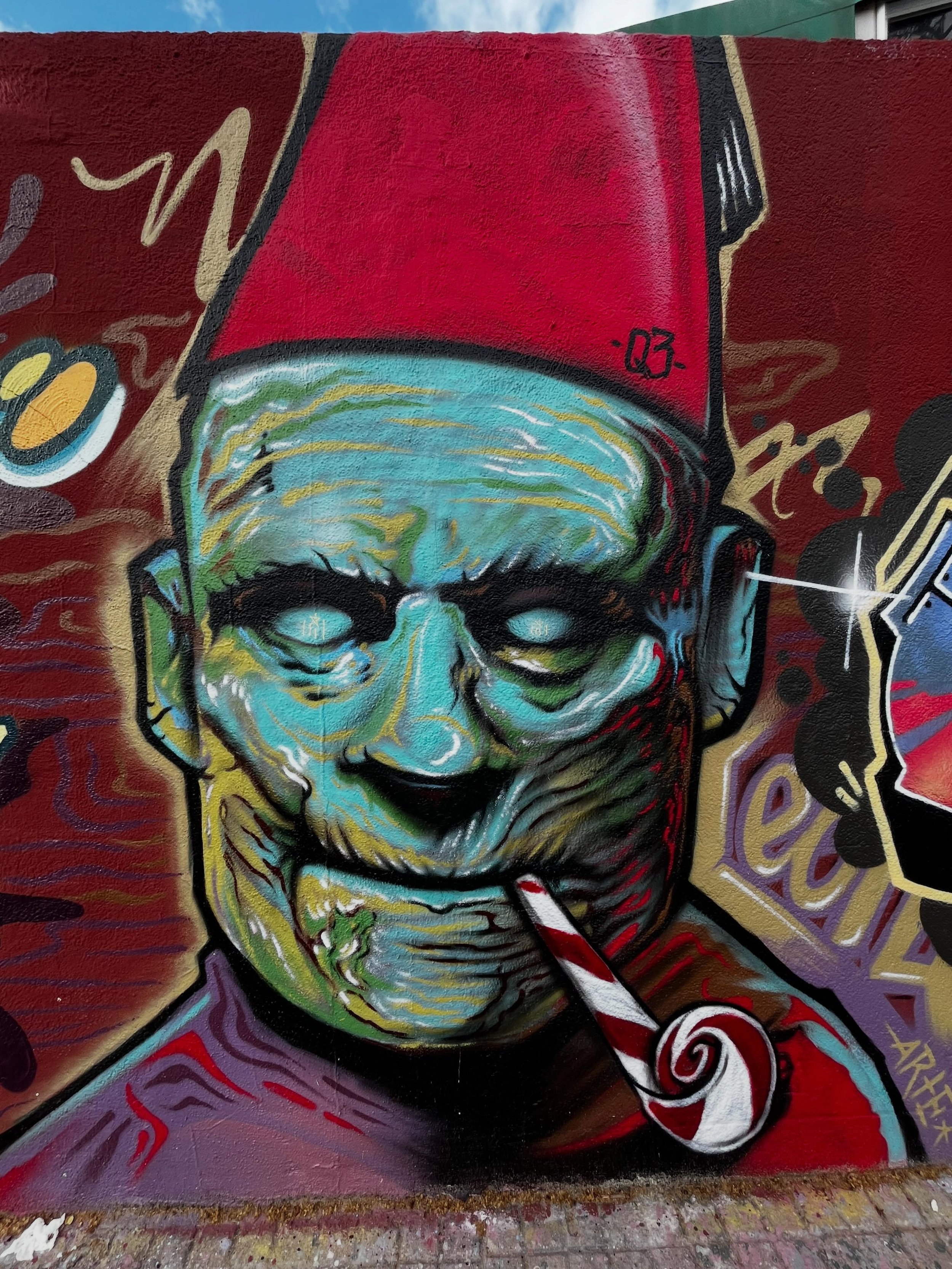 @leonearte #streetart #barcelonastreetart #barcelonastreetstyletour #streetarttourbarcelona #barcelonastreetarttour