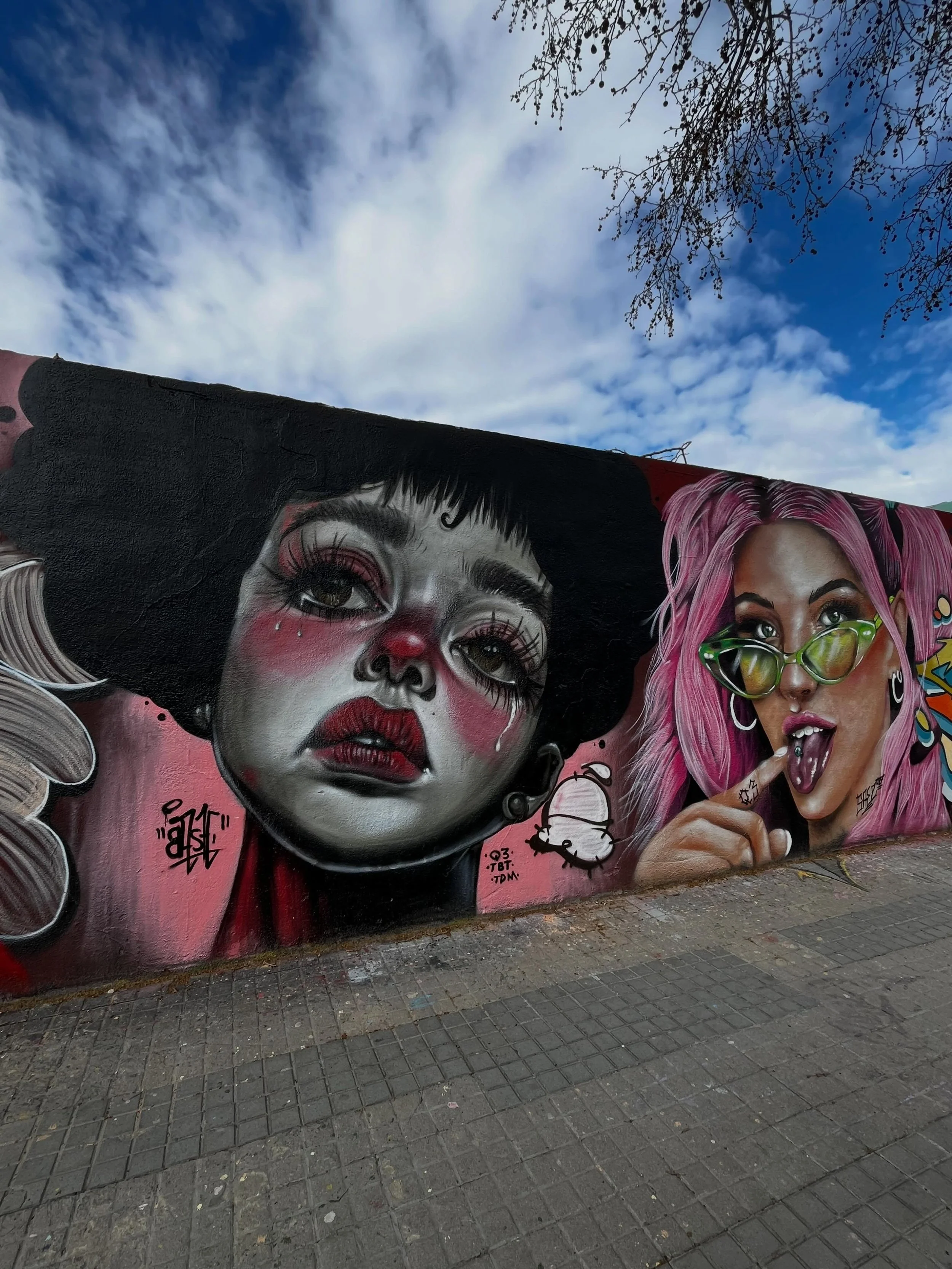 @el_baste @saez027 #streetart #barcelonastreetart #barcelonastreetstyletour #streetarttourbarcelona #barcelonastreetarttour