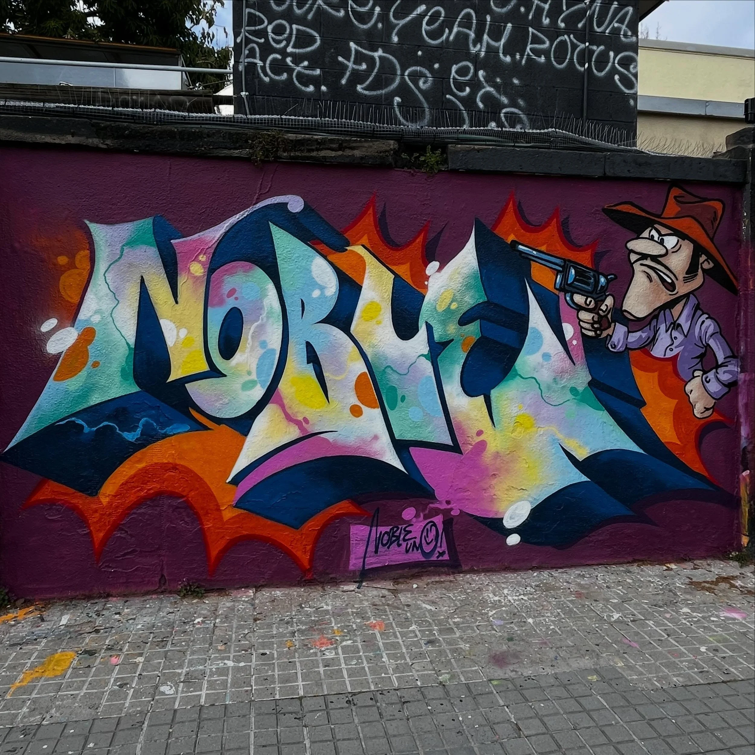 #graffiti #barcelonastreetart #barcelonastreetstyletour #streetarttourbarcelona #barcelonastreetarttour