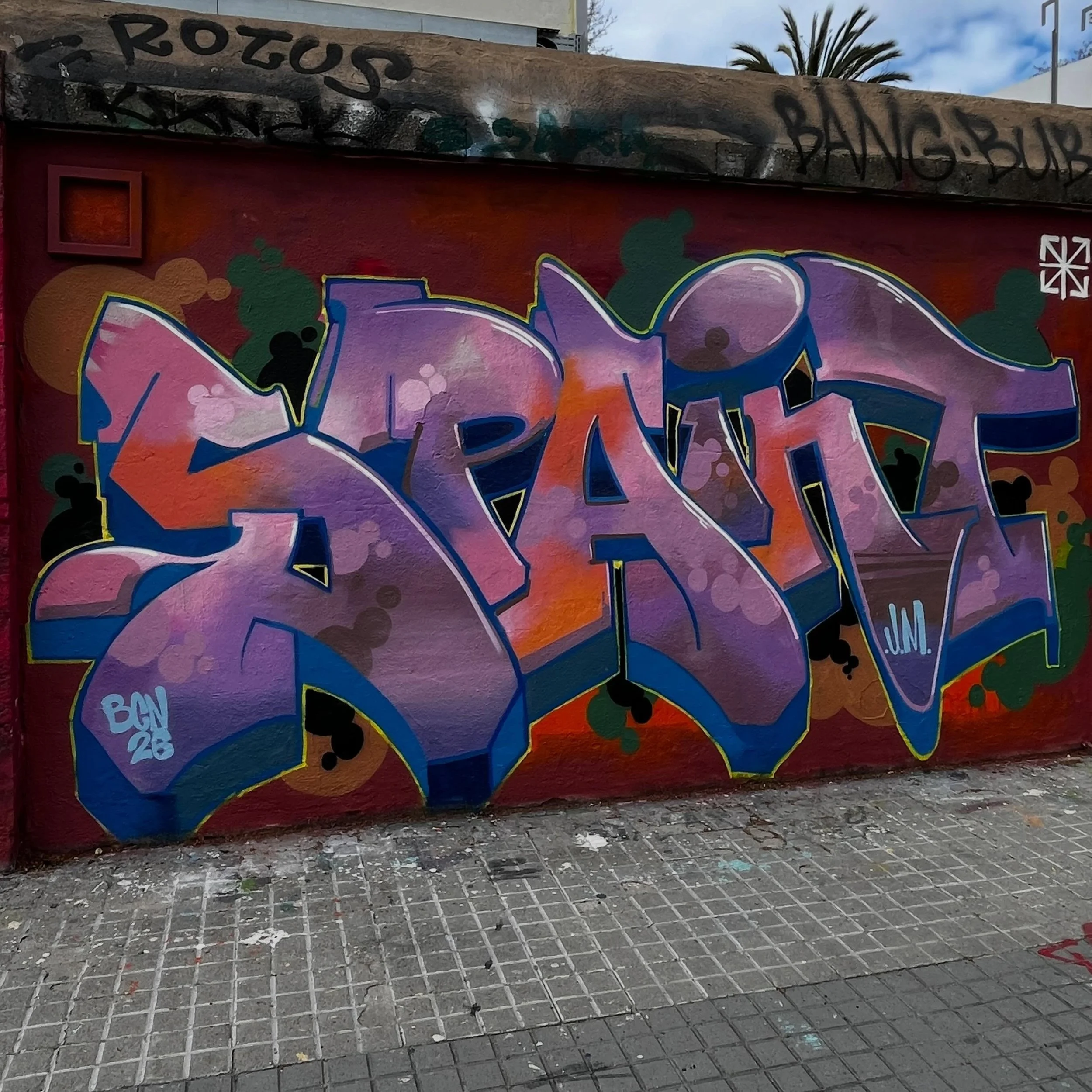 #graffiti #barcelonastreetart #barcelonastreetstyletour #streetarttourbarcelona #barcelonastreetarttour