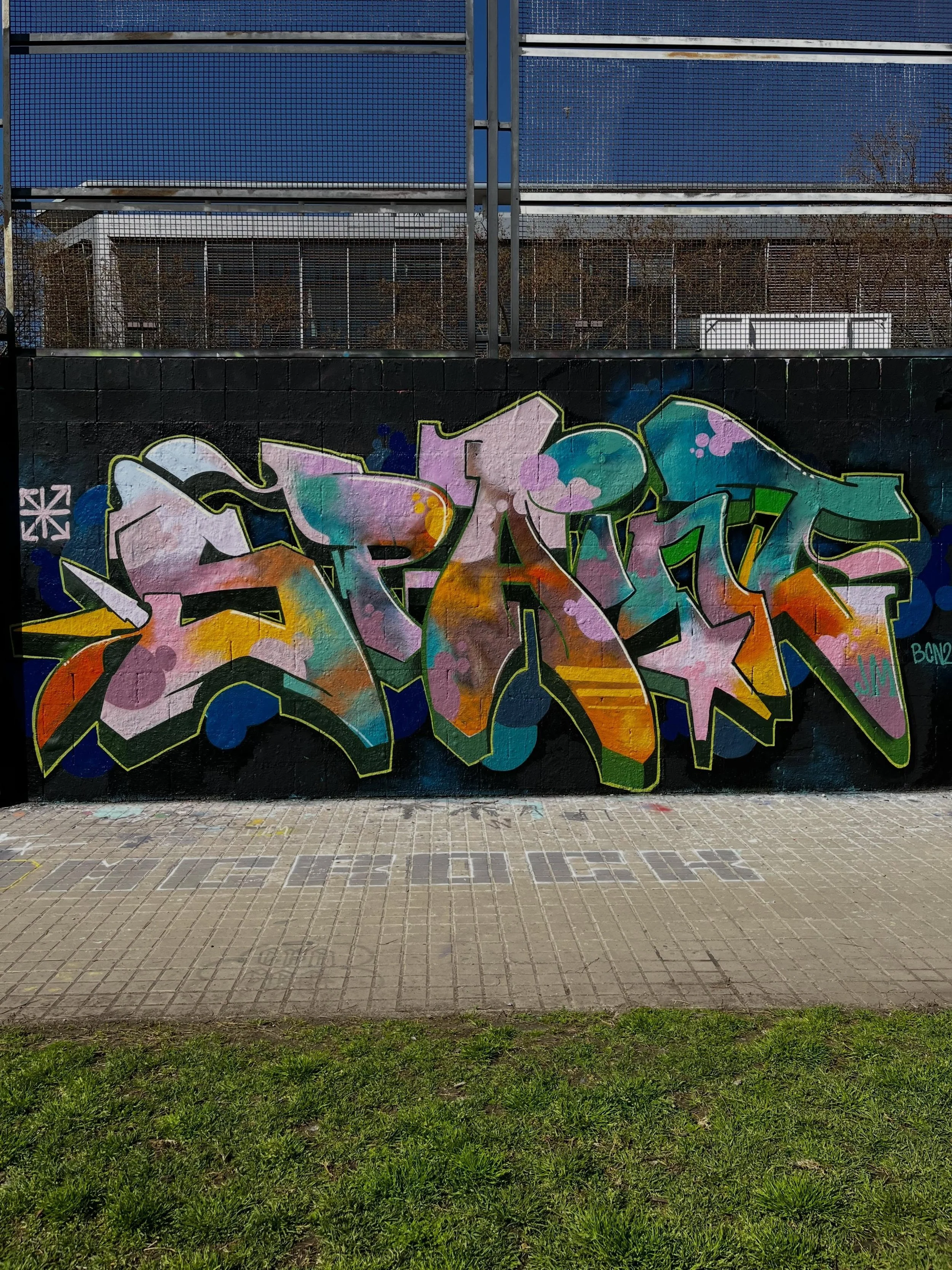 @spaint #graffiti #barcelonastreetart #barcelonastreetstyletour #streetarttourbarcelona #barcelonastreetarttour