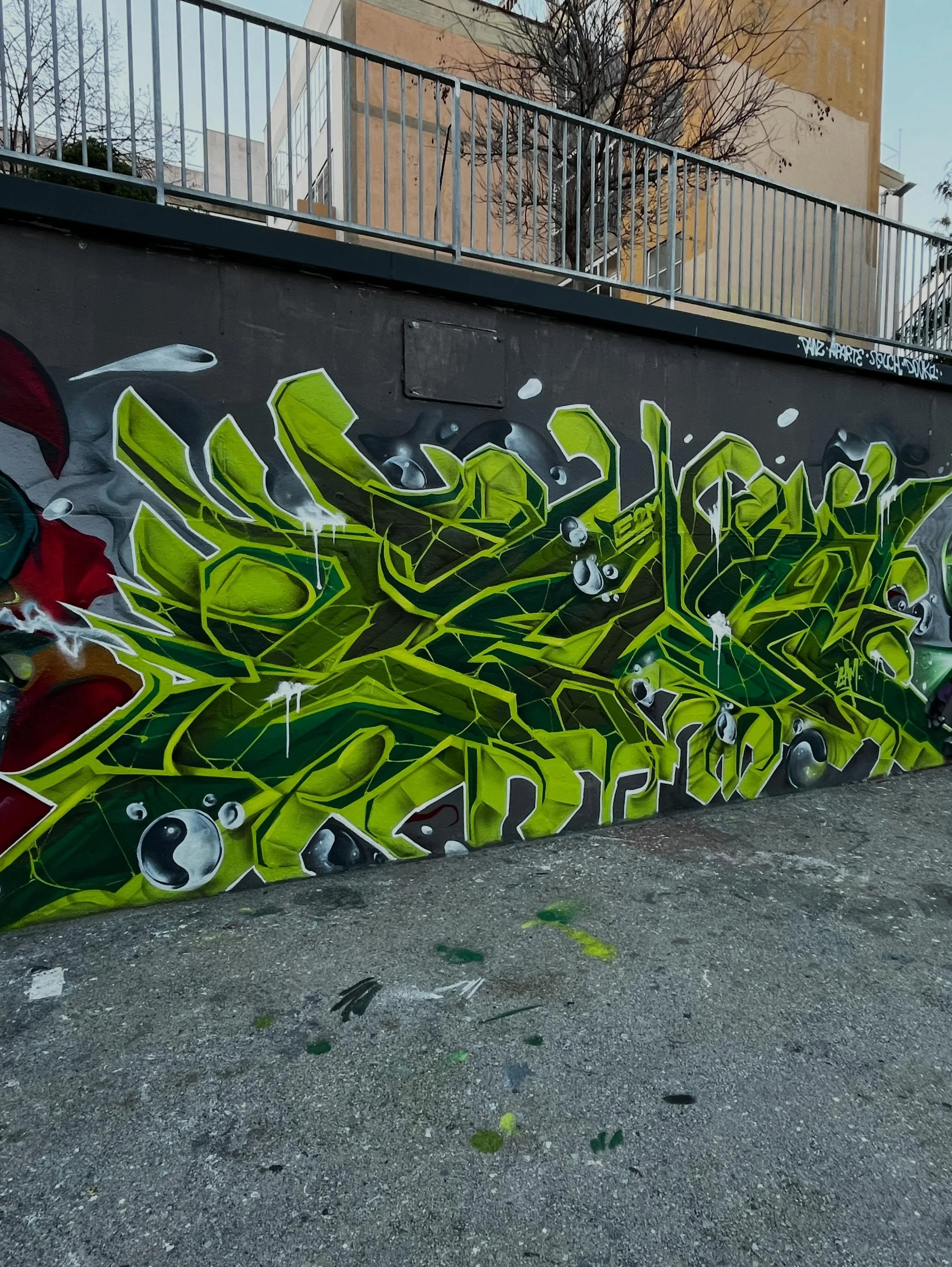 #graffiti #barcelonastreetart #barcelonastreetstyletour #streetarttourbarcelona #barcelonastreetarttour