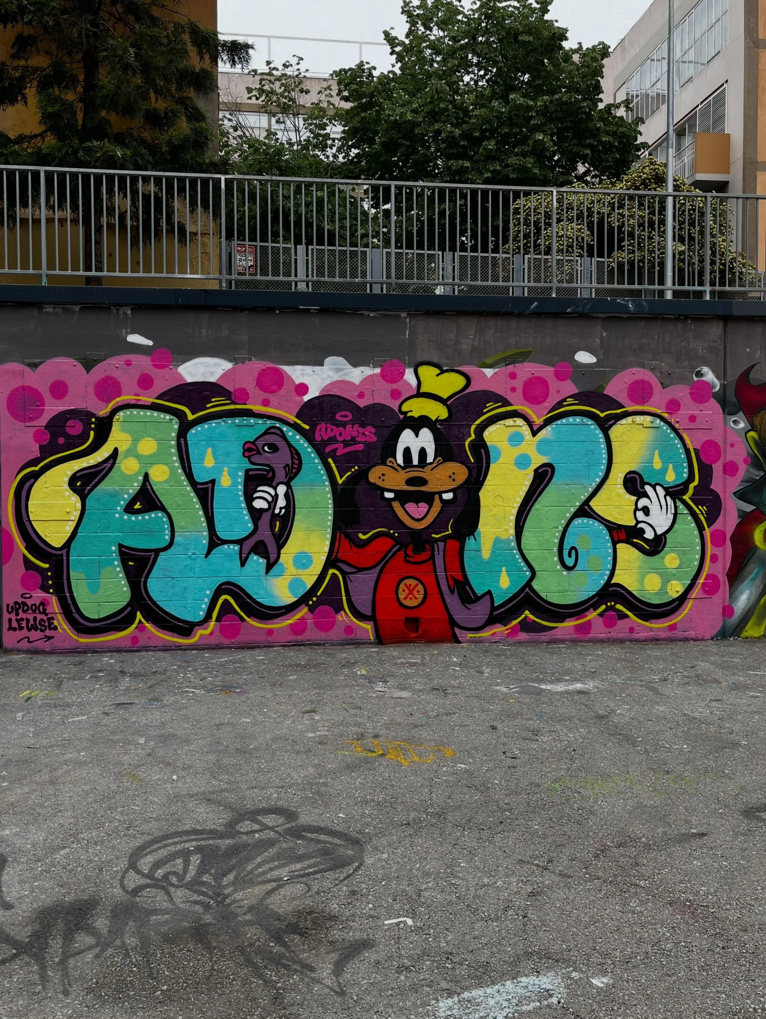 #graffiti #barcelonastreetart #barcelonastreetstyletour #streetarttourbarcelona #barcelonastreetarttour