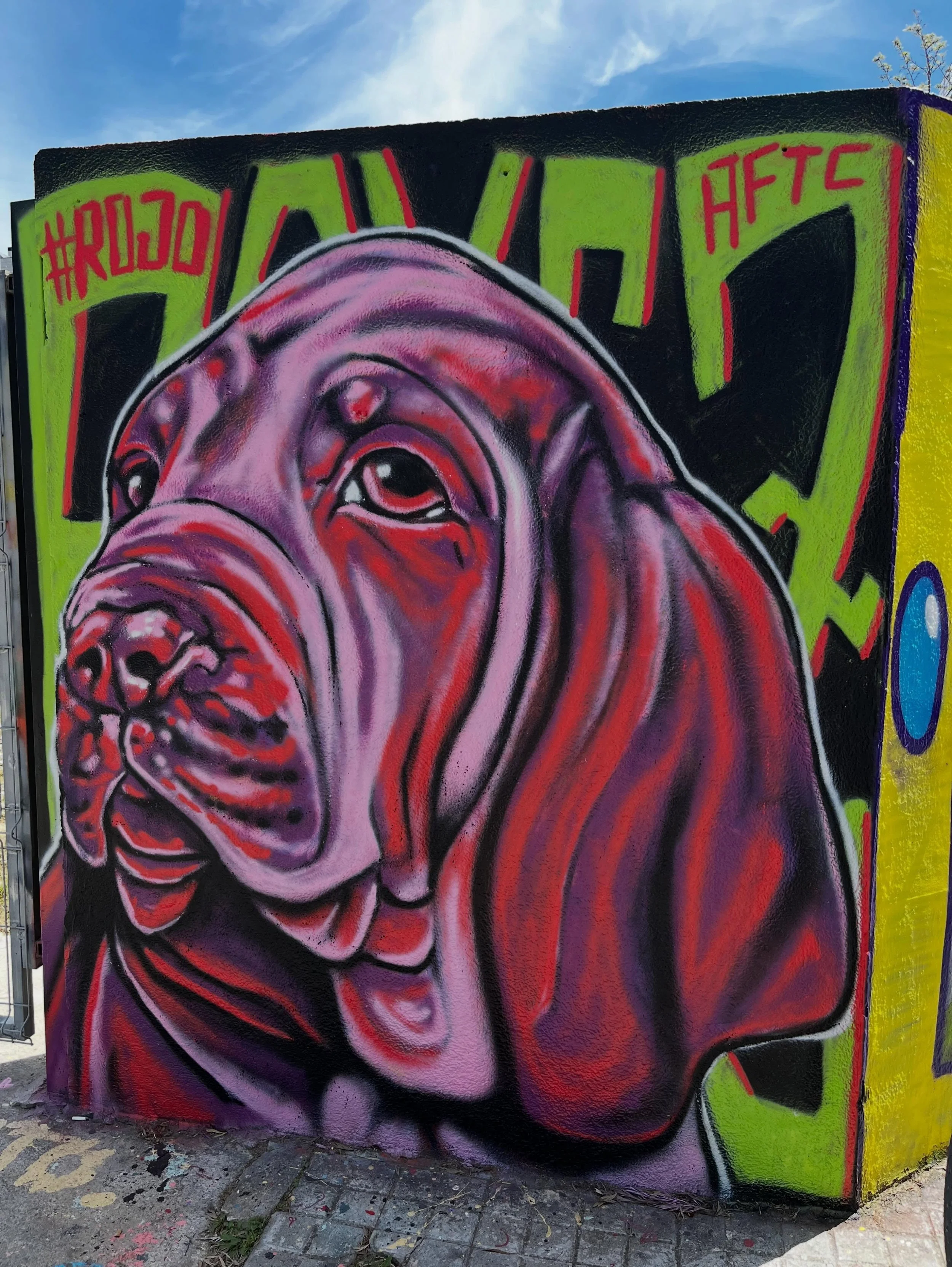 @rojopavez #streetart #barcelonastreetart #barcelonastreetstyletour #streetarttourbarcelona #barcelonastreetarttour