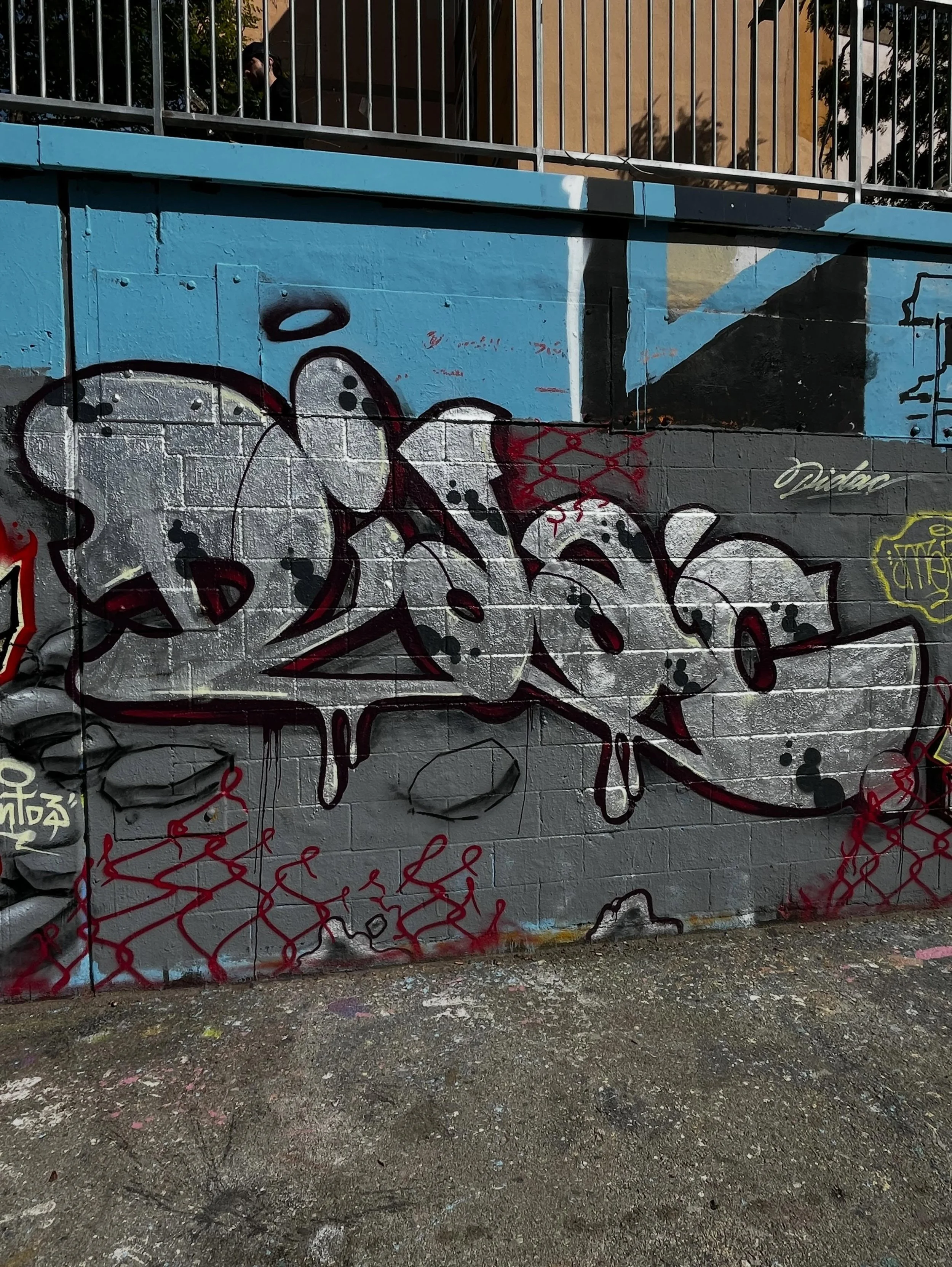 @daydream.tatt #graffiti #barcelonastreetart #barcelonastreetstyletour #streetarttourbarcelona #barcelonastreetarttour