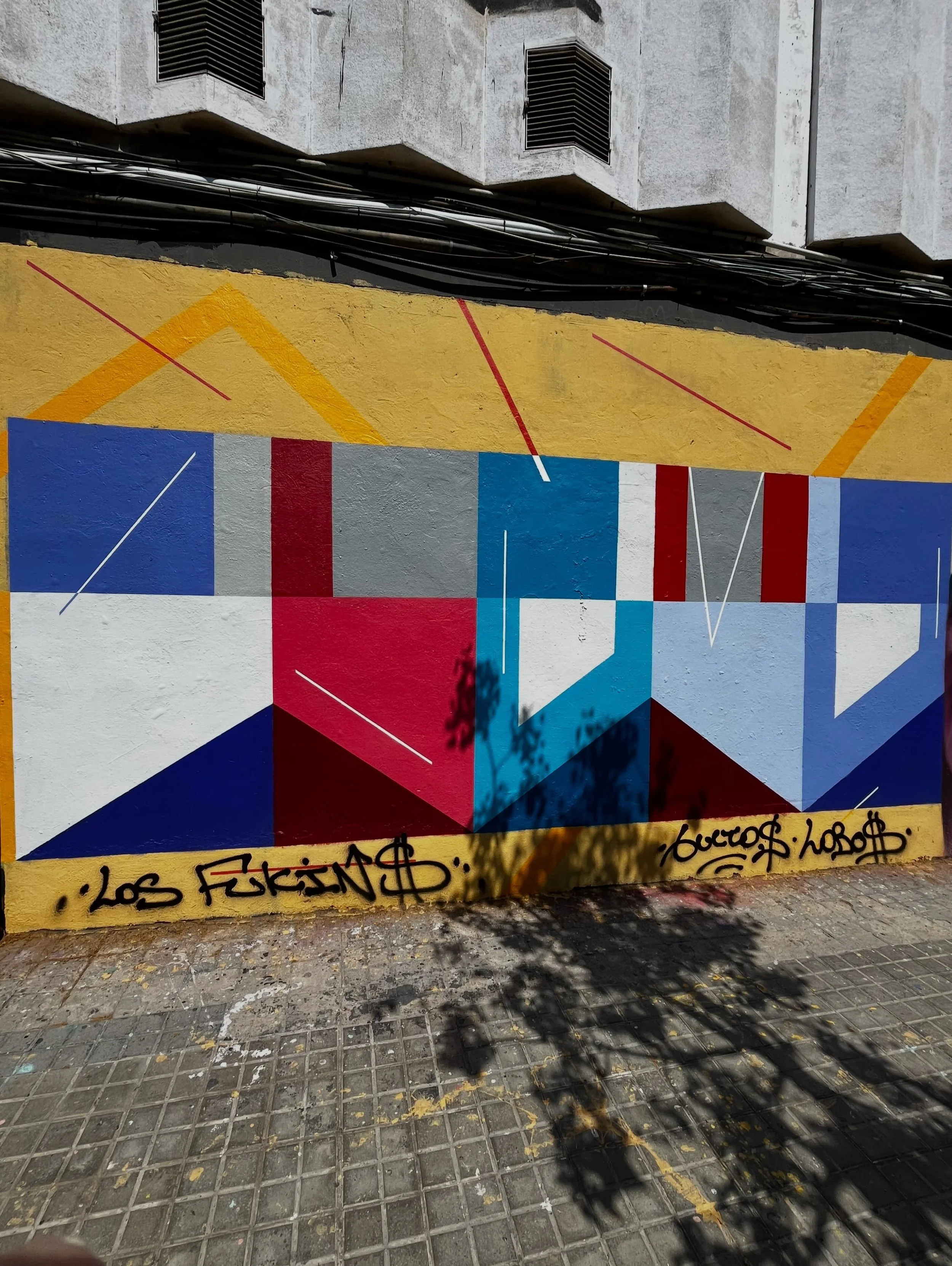 @slomo29 #streetart #barcelonastreetart #barcelonastreetstyletour #streetarttourbarcelona #barcelonastreetarttour