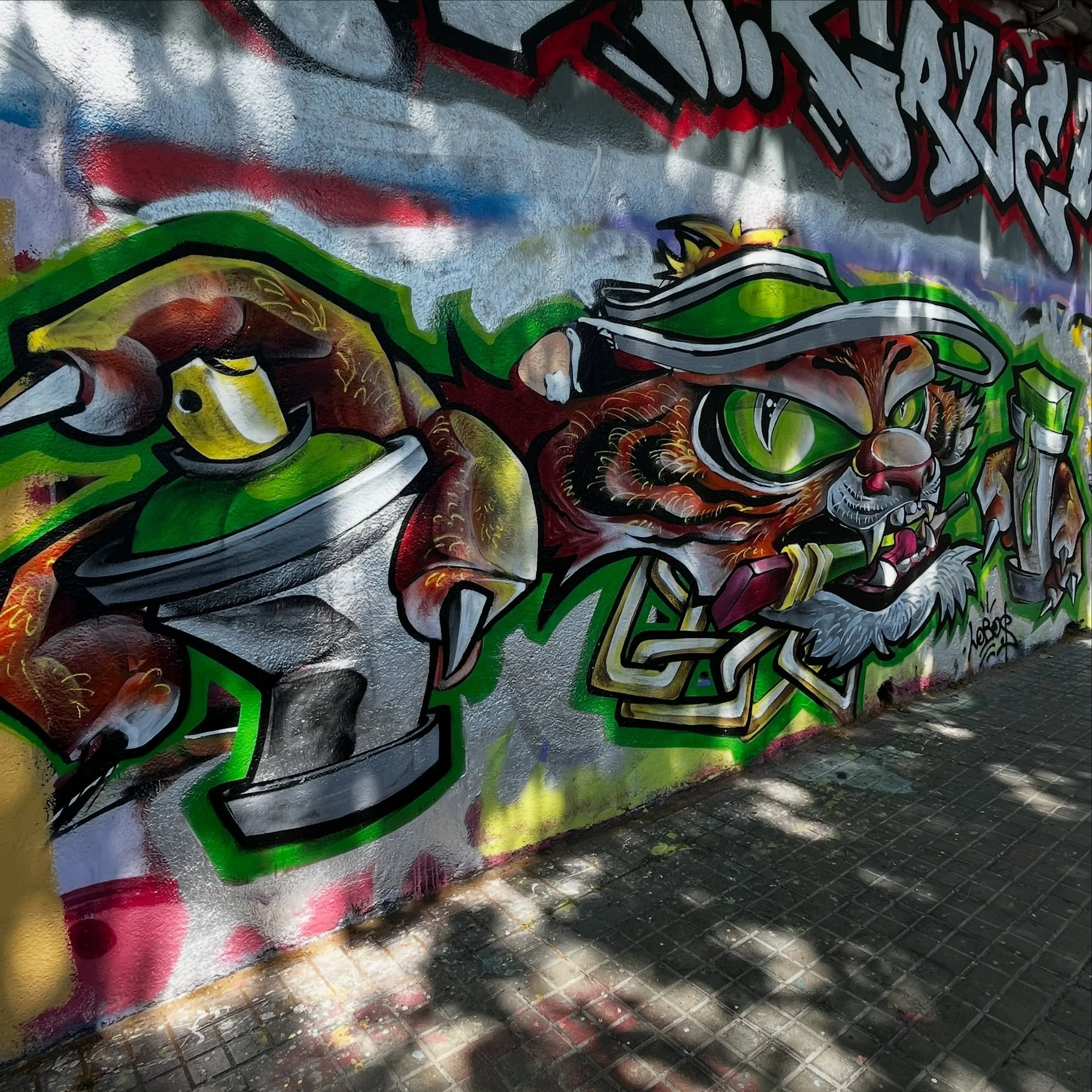 #graffiti #barcelonastreetart #barcelonastreetstyletour #streetarttourbarcelona #barcelonastreetarttour