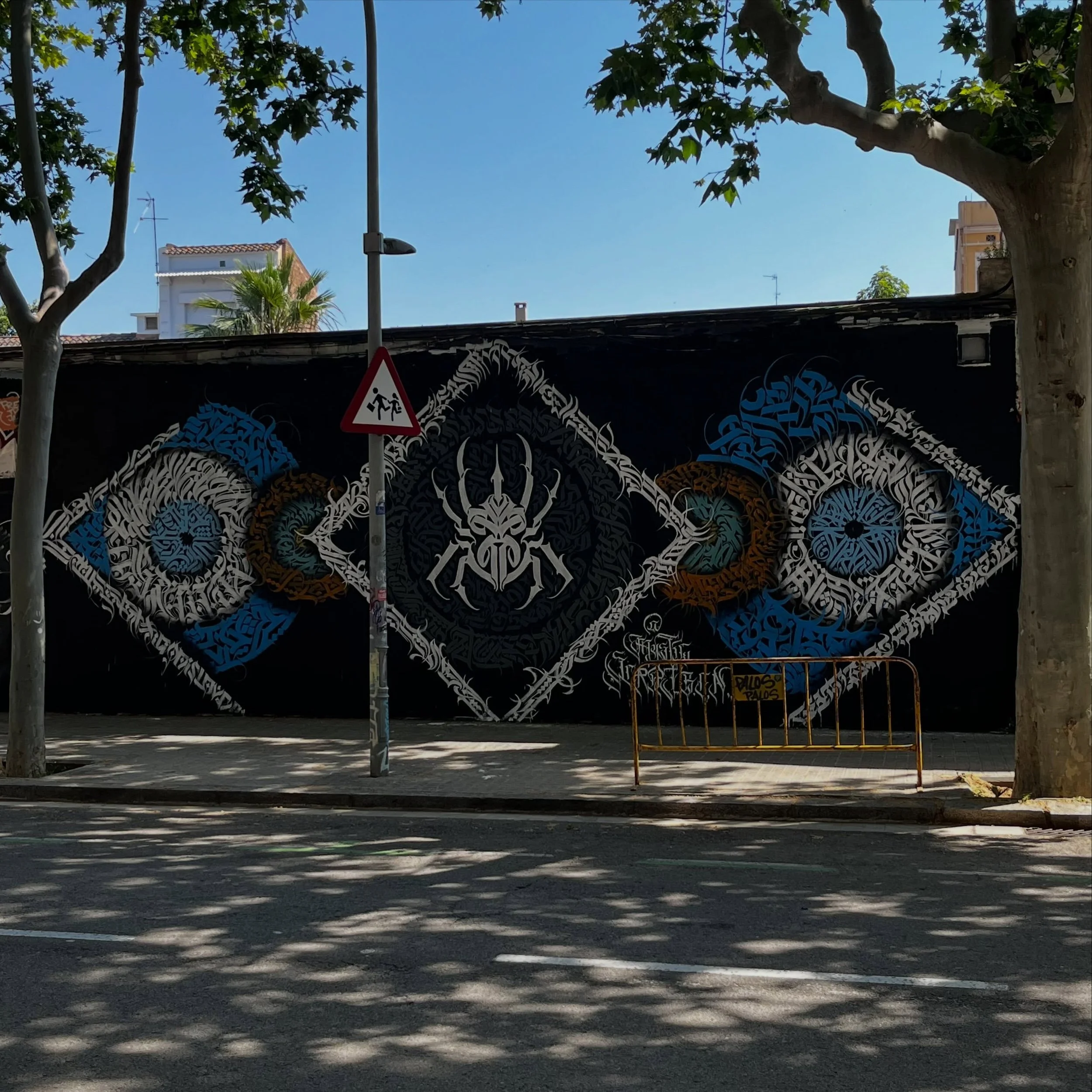 #streetart #barcelonastreetart #barcelonastreetstyletour #streetarttourbarcelona #barcelonastreetarttour