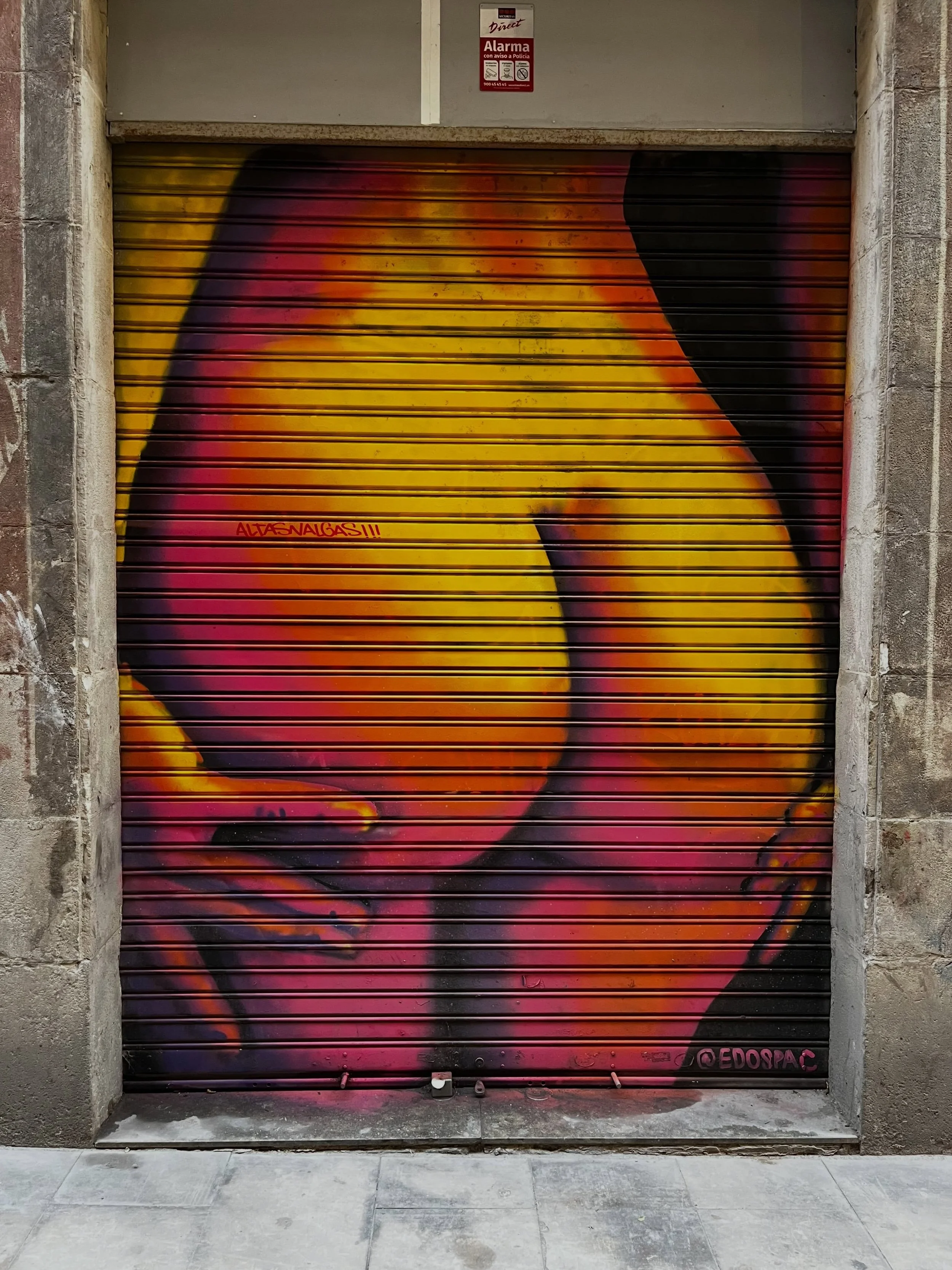 @edospac #streetart #barcelonastreetart #barcelonastreetstyletour #streetarttourbarcelona #barcelonastreetarttour