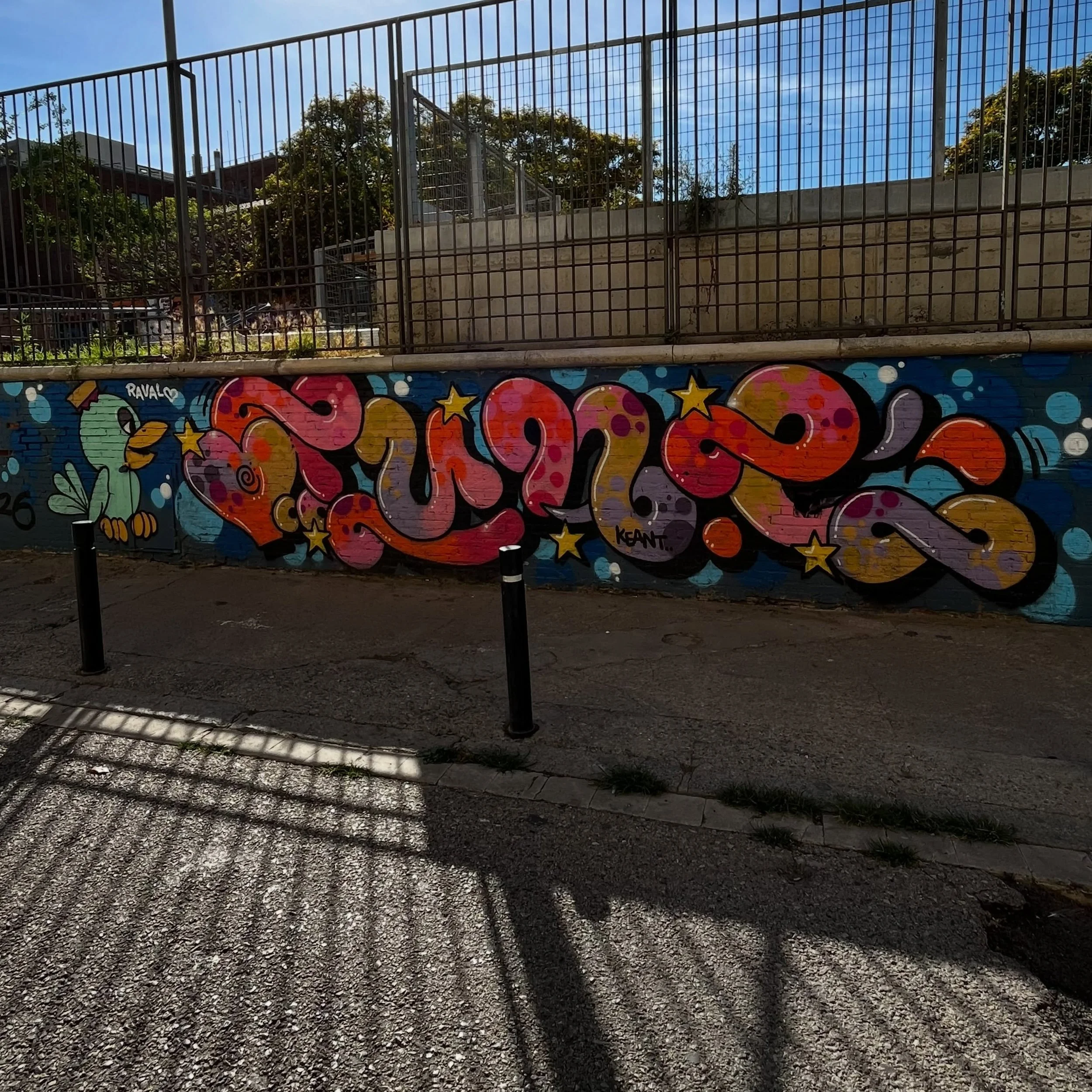 #graffiti #barcelonastreetart #barcelonastreetstyletour #streetarttourbarcelona #barcelonastreetarttour