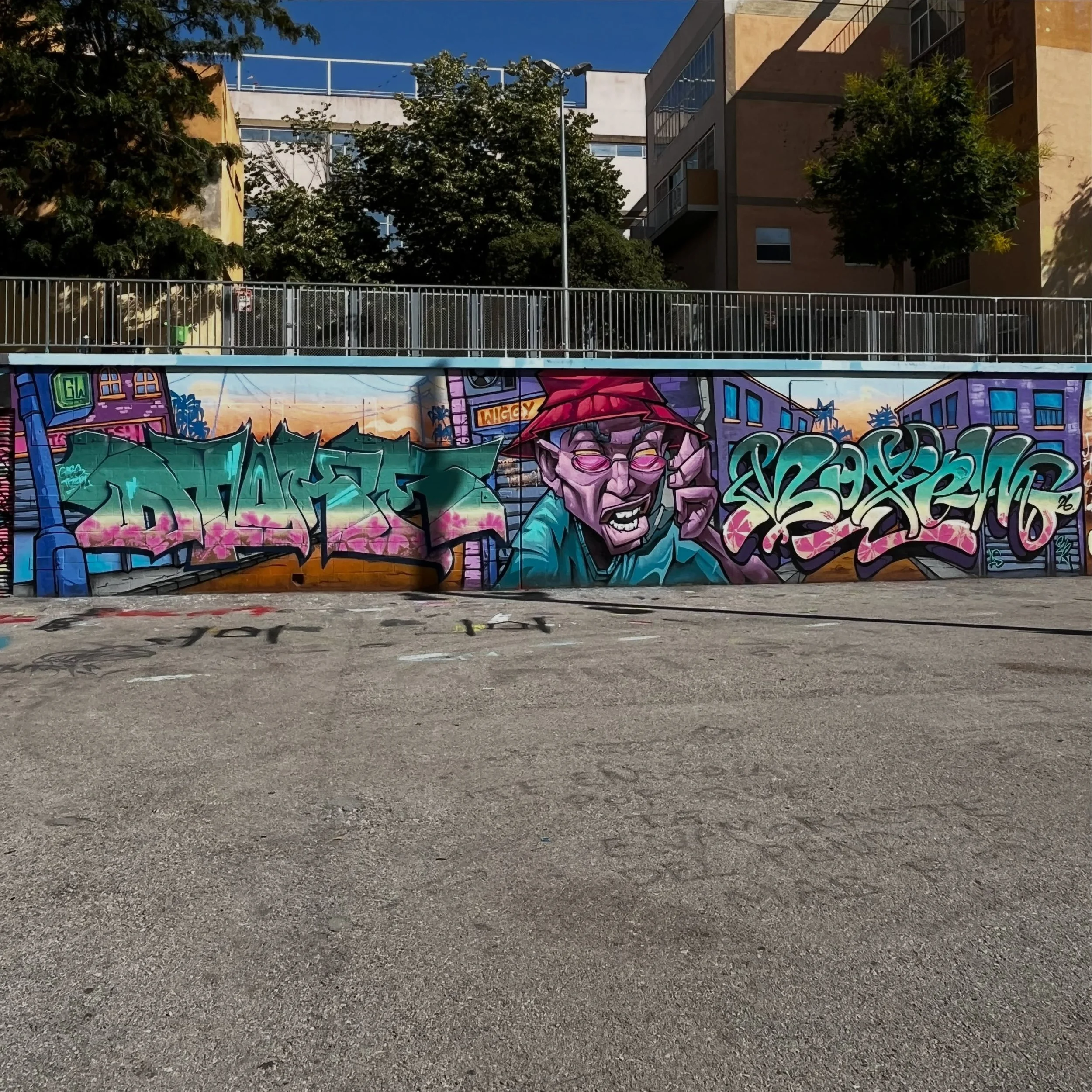 @detoksick @jebaldn @che_boxem #streetart #barcelonastreetart #barcelonastreetstyletour #streetarttourbarcelona #barcelonastreetarttour