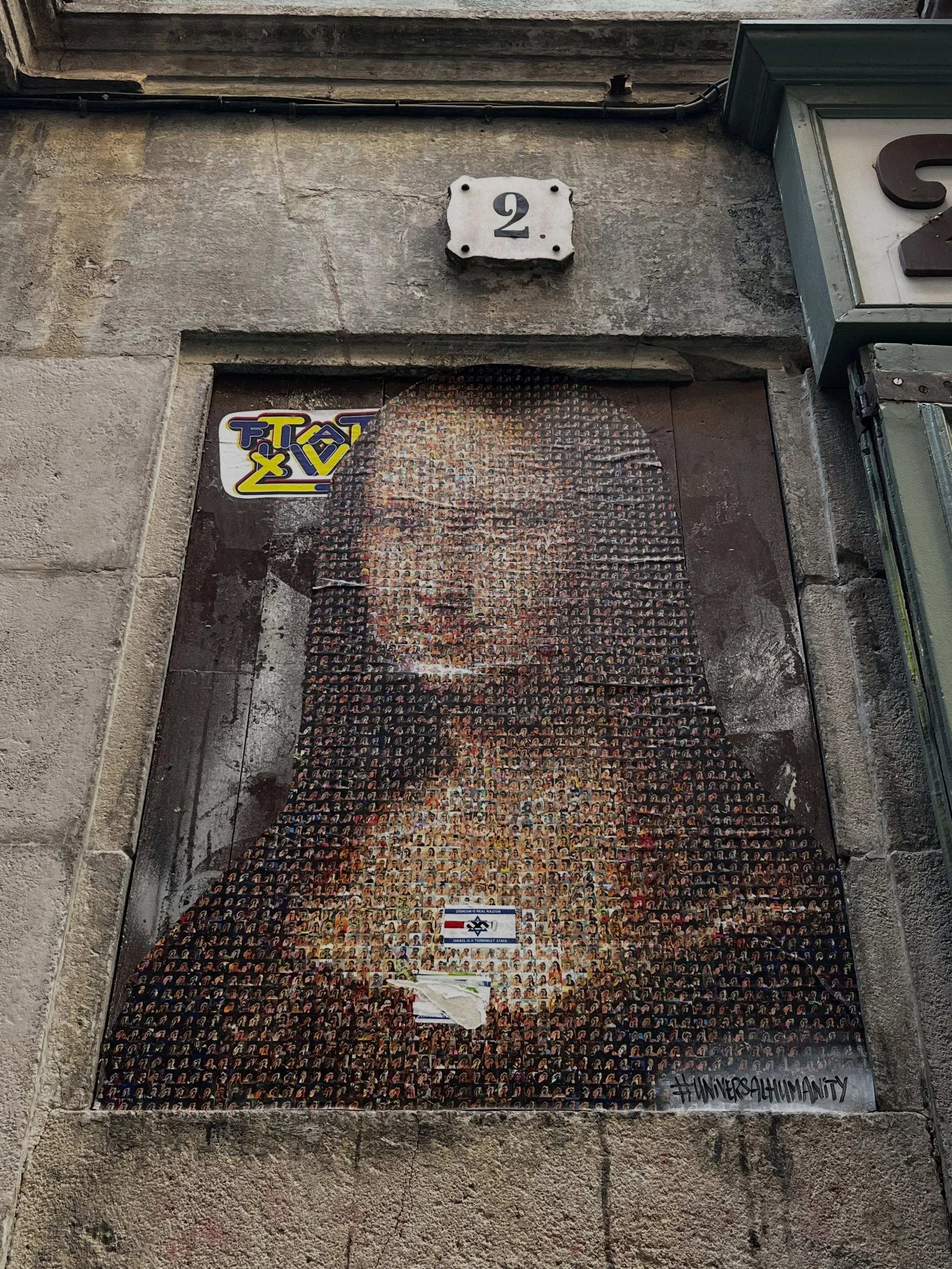 @universalhumanity #streetart #barcelonastreetart #barcelonastreetstyletour #streetarttourbarcelona #barcelonastreetarttour