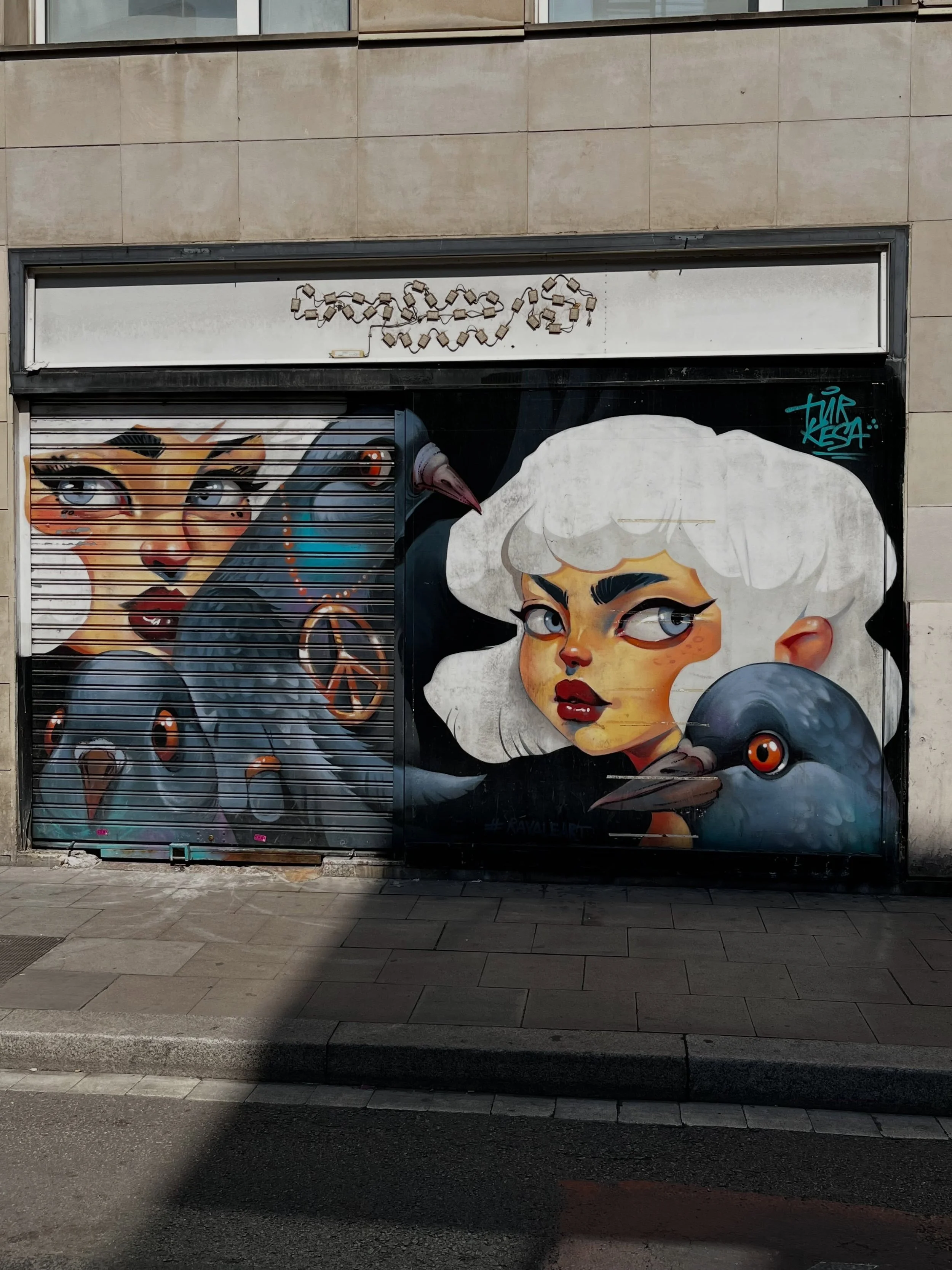 @turkesart #streetart #barcelonastreetart #barcelonastreetstyletour #streetarttourbarcelona #barcelonastreetarttour