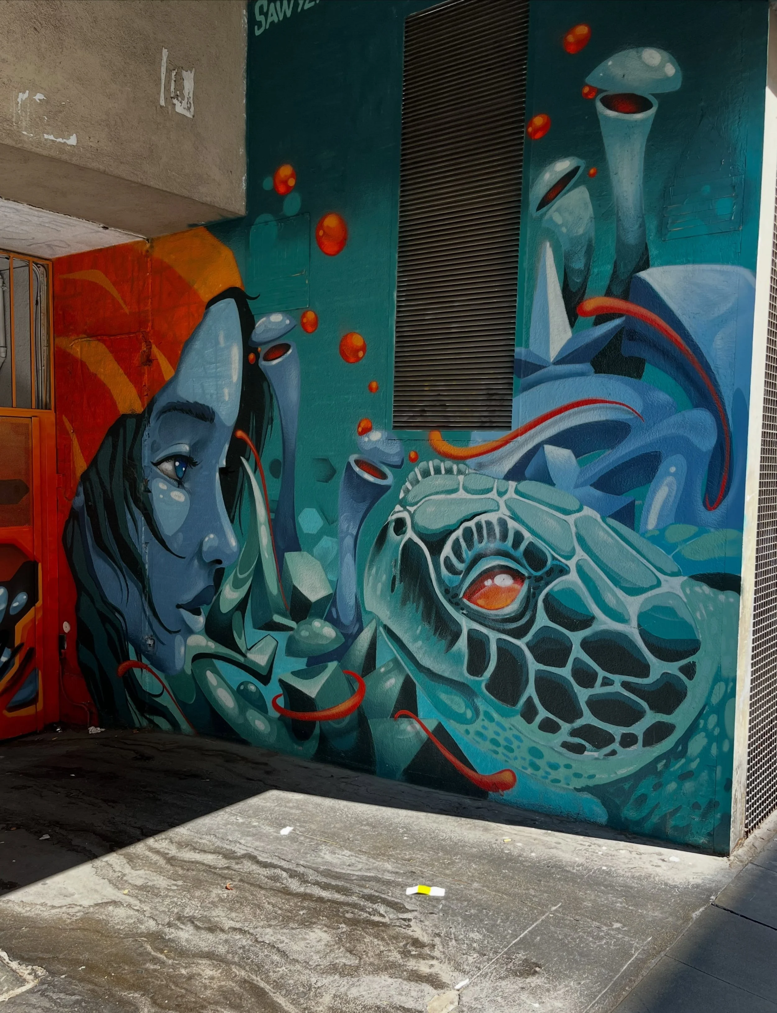 @sawyer.graff #streetart #barcelonastreetart #barcelonastreetstyletour #streetarttourbarcelona #barcelonastreetarttour