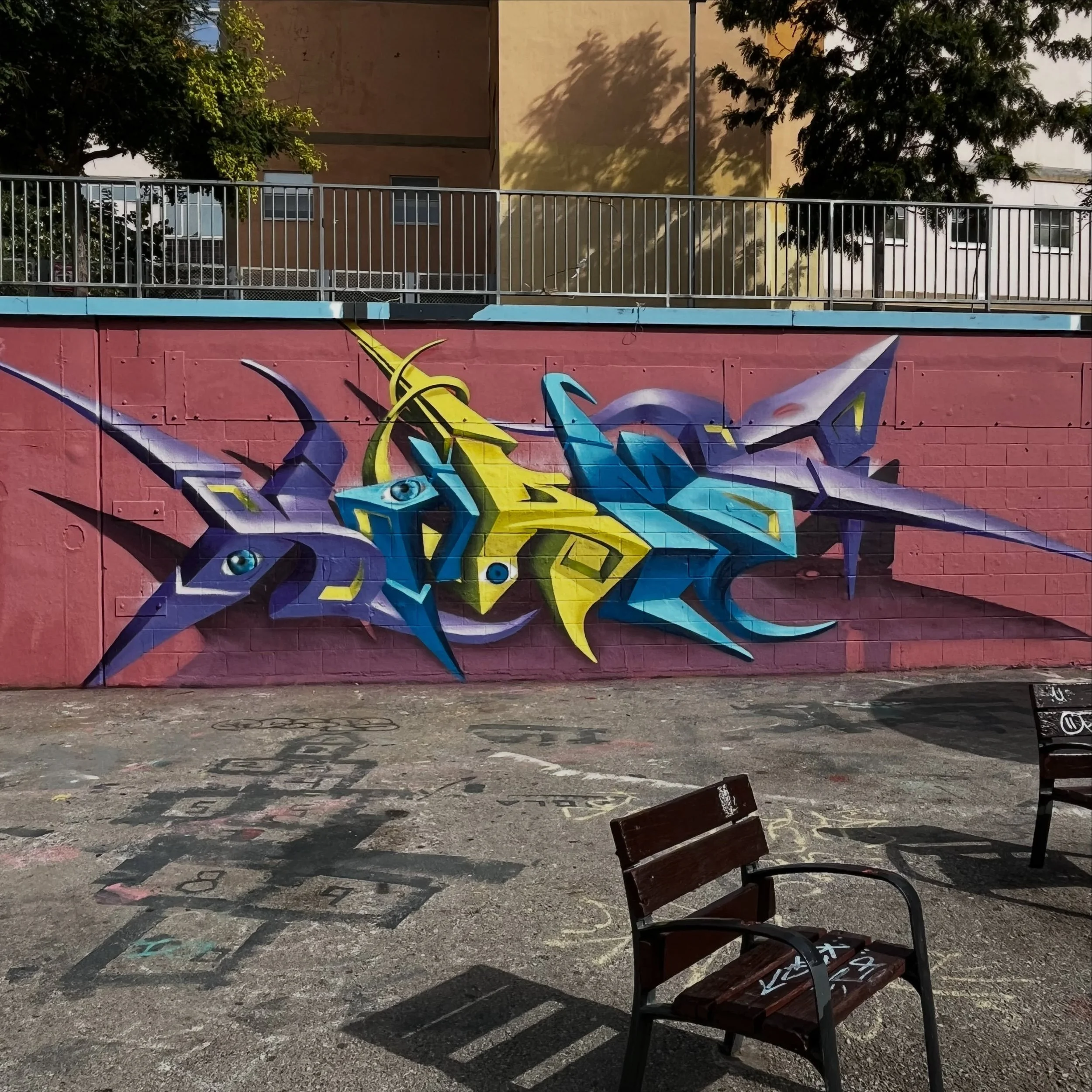 #graffiti #barcelonastreetart #barcelonastreetstyletour #streetarttourbarcelona #barcelonastreetarttour