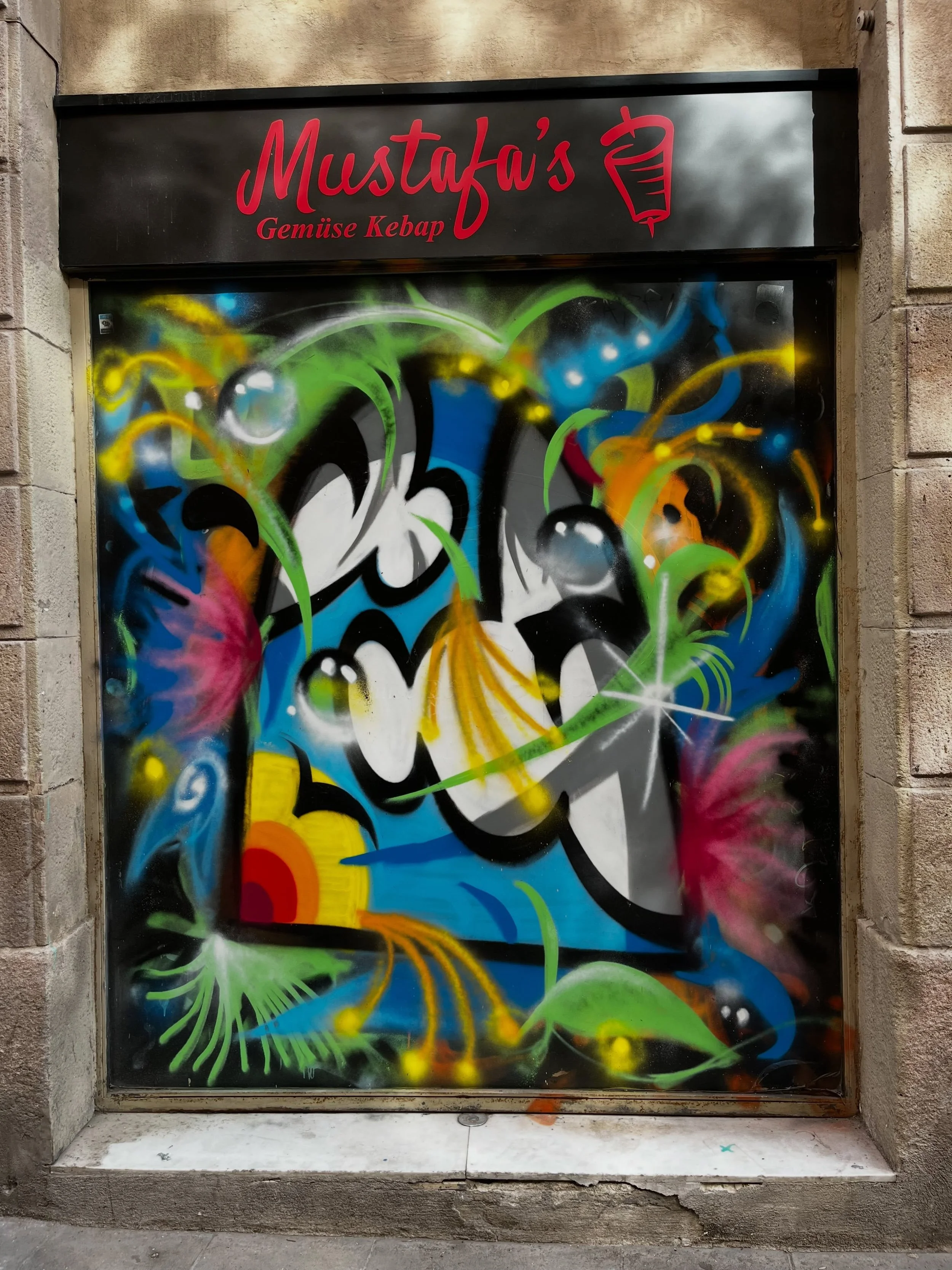#streetart #barcelonastreetart #barcelonastreetstyletour #streetarttourbarcelona #barcelonastreetarttour
