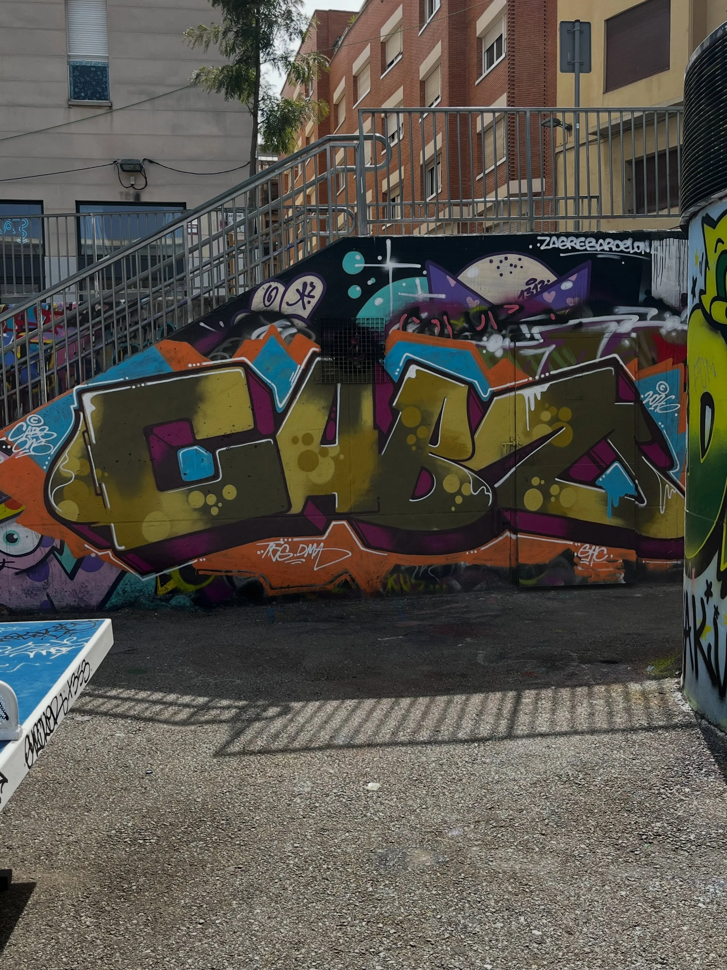 #graffiti #barcelonastreetart #barcelonastreetstyletour #streetarttourbarcelona #barcelonastreetarttour