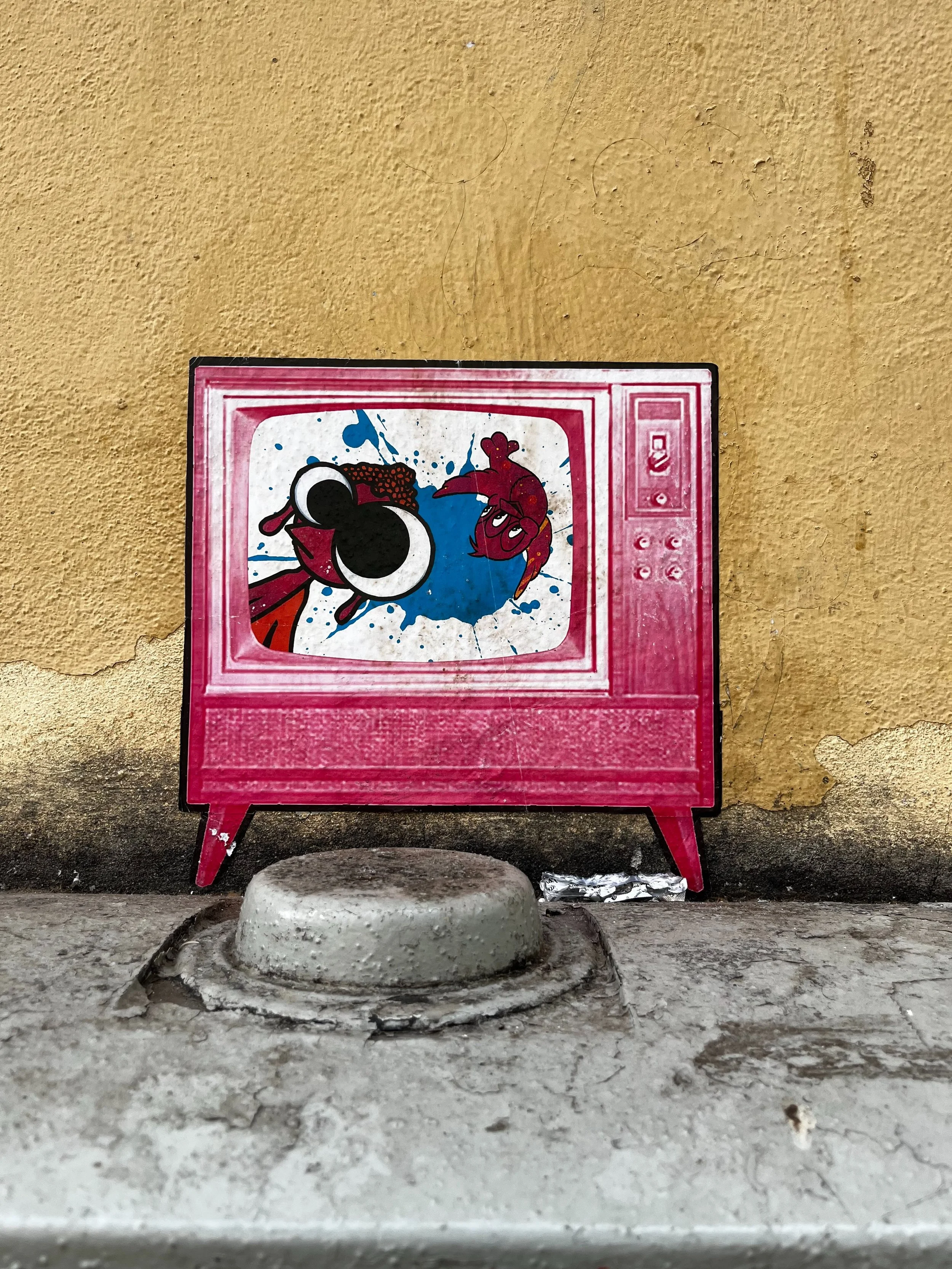 @qwert.art #streetart #barcelonastreetart #barcelonastreetstyletour #streetarttourbarcelona #barcelonastreetarttour