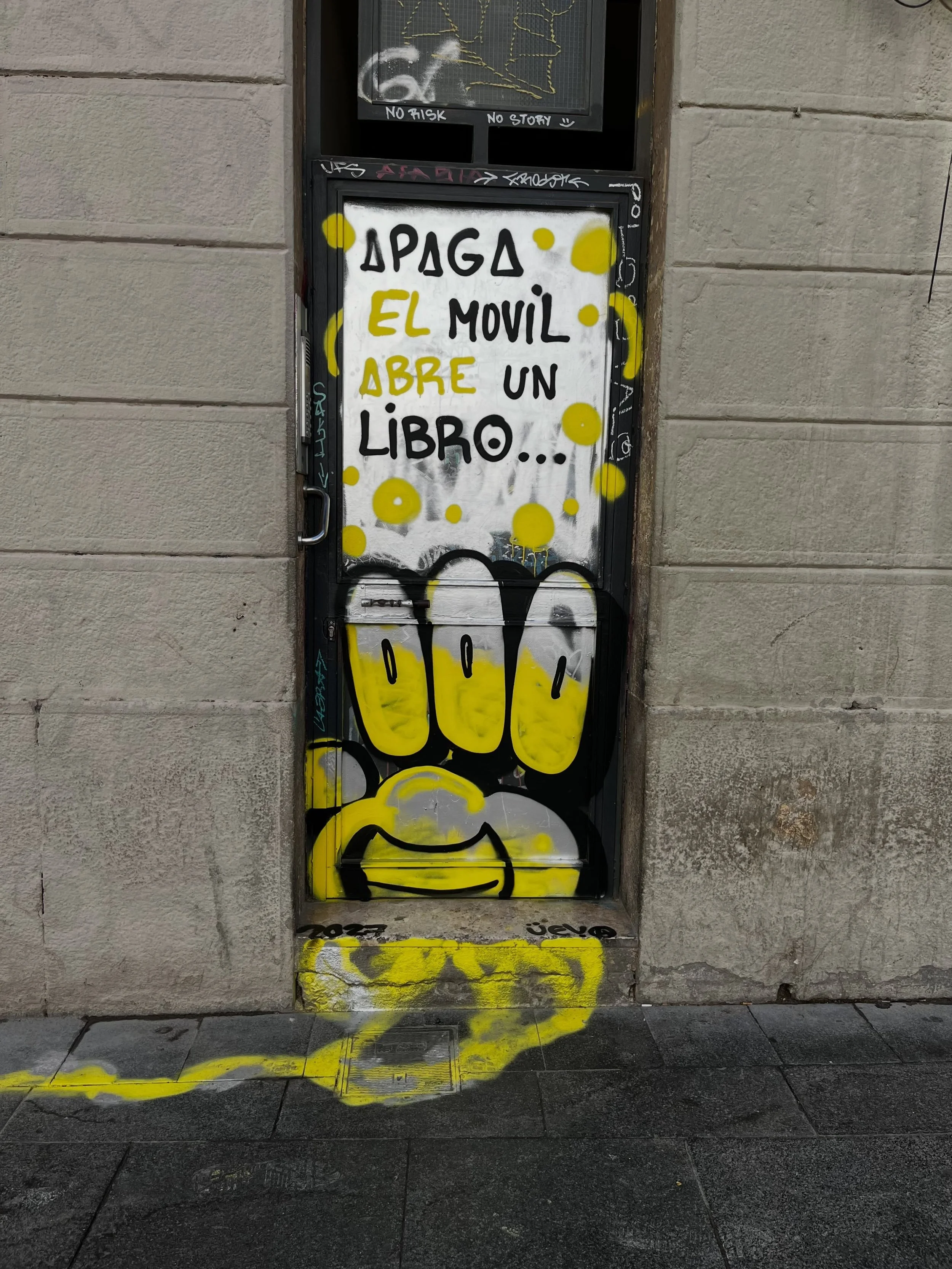 #streetart #barcelonastreetart #barcelonastreetstyletour #streetarttourbarcelona #barcelonastreetarttour