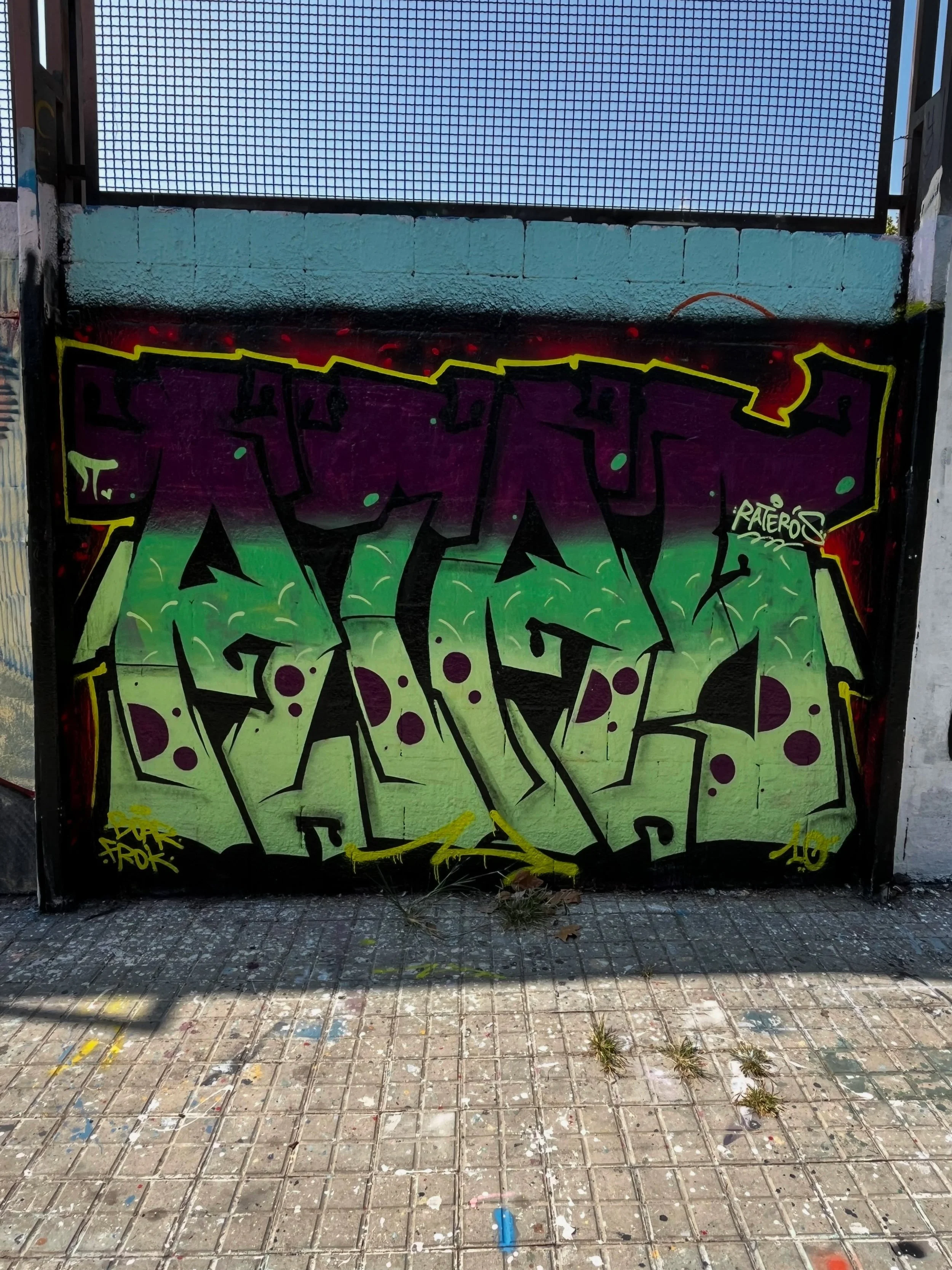 #graffiti #barcelonastreetart #barcelonastreetstyletour #streetarttourbarcelona #barcelonastreetarttour