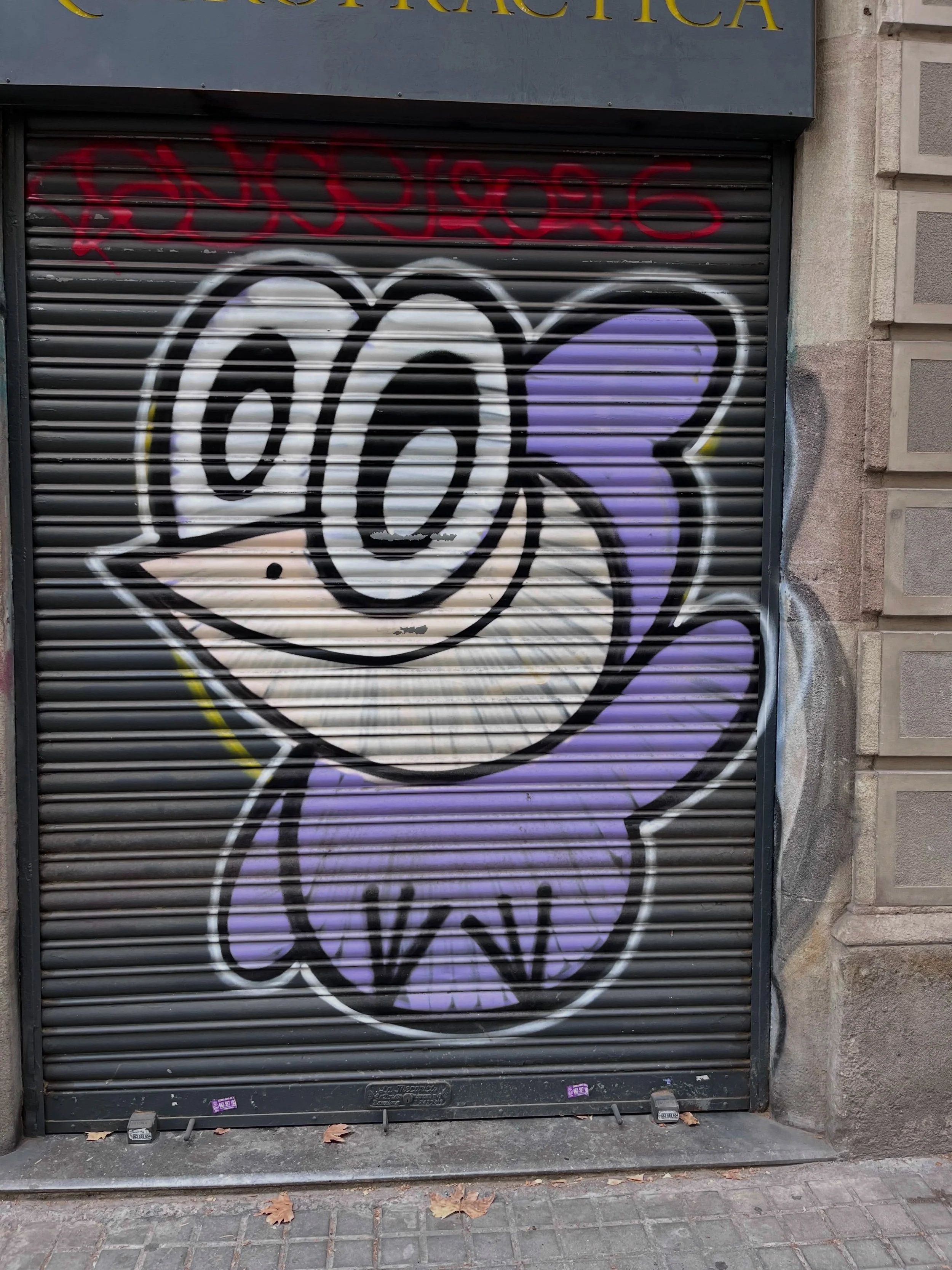 @birdiebcn #streetart #barcelonastreetart #barcelonastreetstyletour #streetarttourbarcelona #barcelonastreetarttour