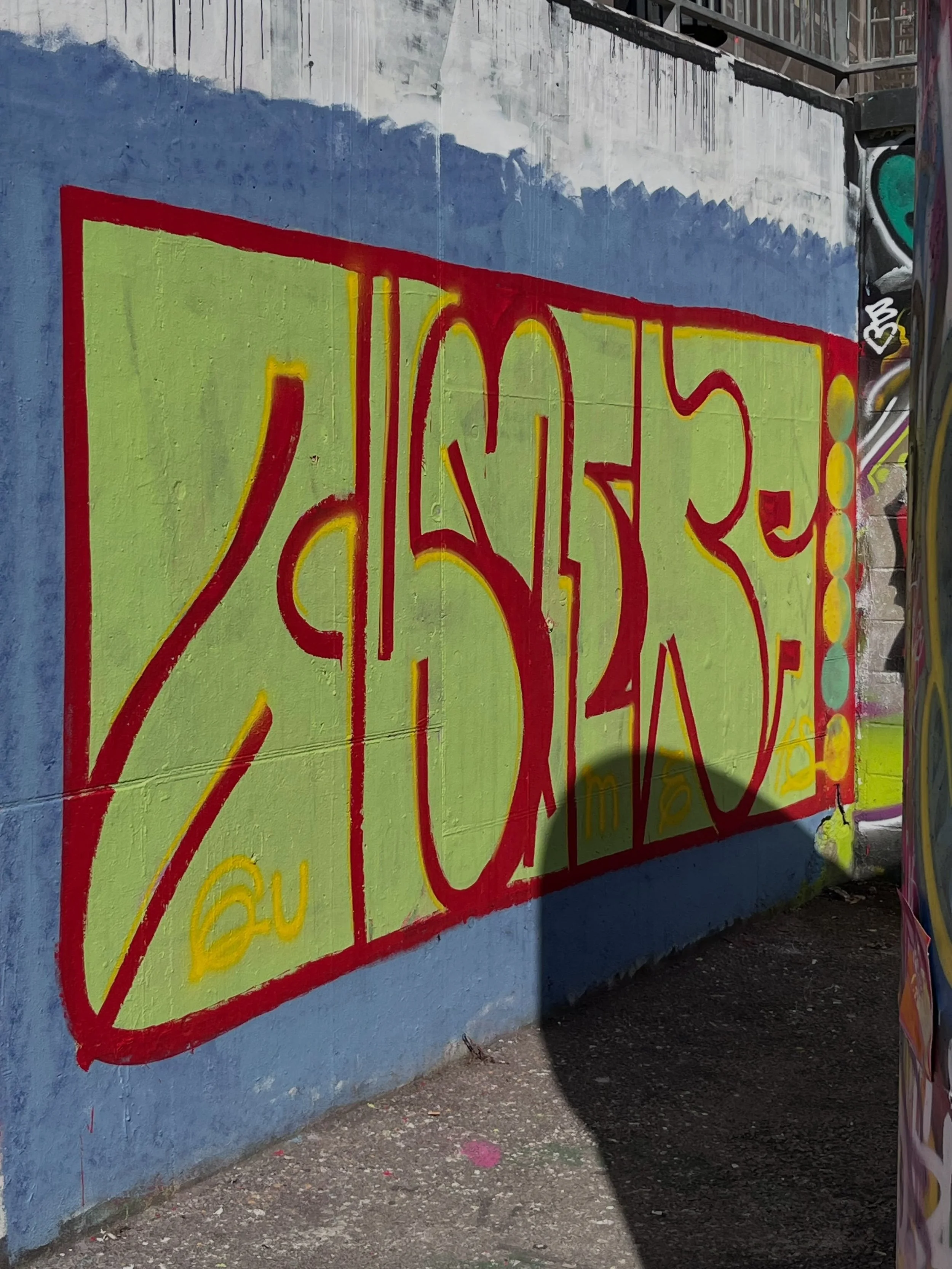 #graffiti #barcelonastreetart #barcelonastreetstyletour #streetarttourbarcelona #barcelonastreetarttour