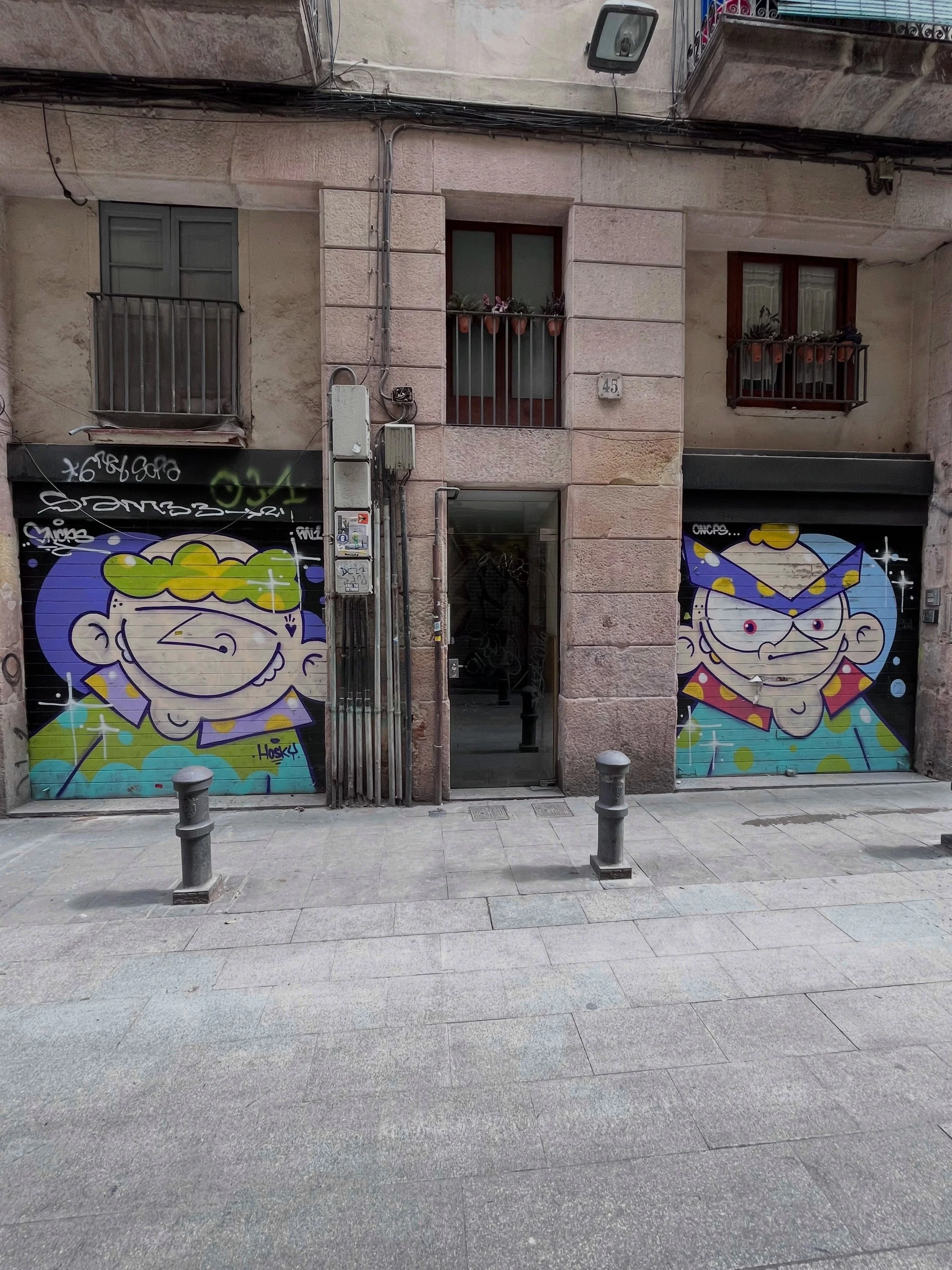 @oncps #streetart #barcelonastreetart #barcelonastreetstyletour #streetarttourbarcelona #barcelonastreetarttour