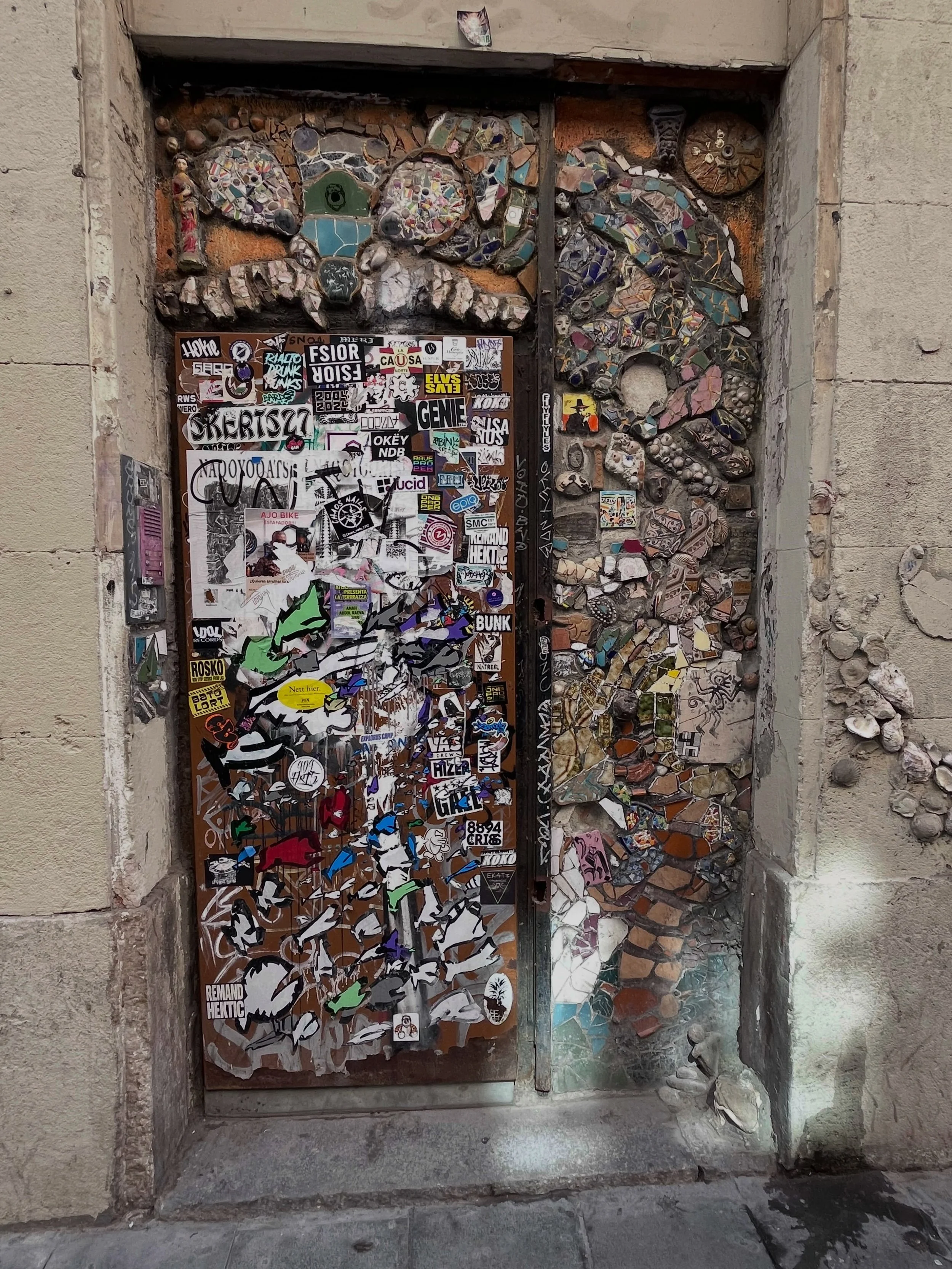 #streetart #barcelonastreetart #barcelonastreetstyletour #streetarttourbarcelona #barcelonastreetarttour