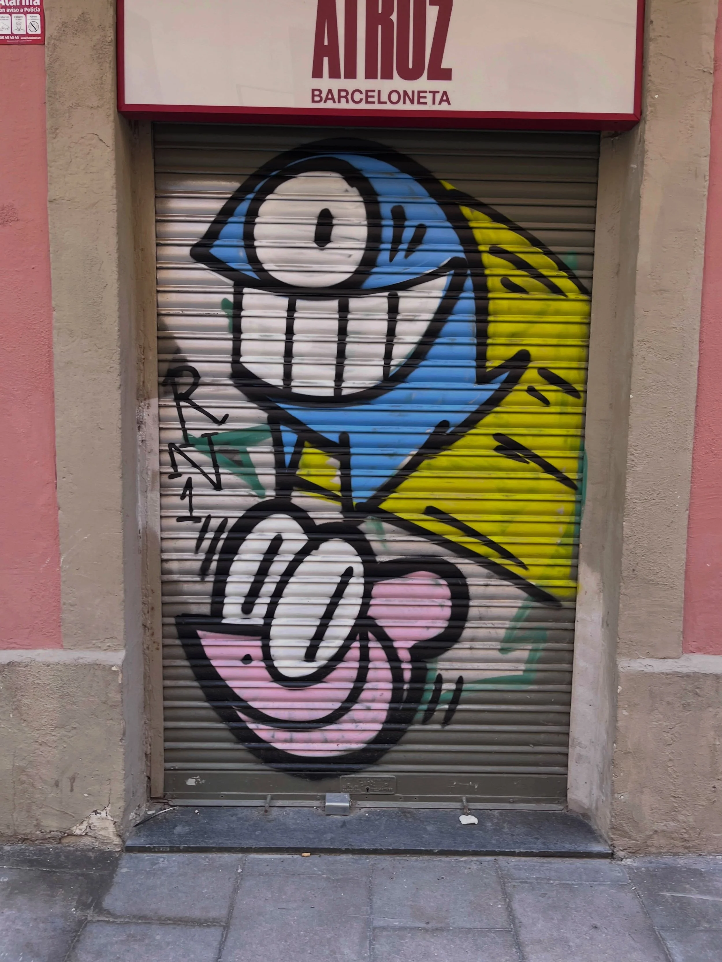 @graffiti @pezbarcelona #streetart #barcelonastreetart #barcelonastreetstyletour #streetarttourbarcelona #barcelonastreetarttour
