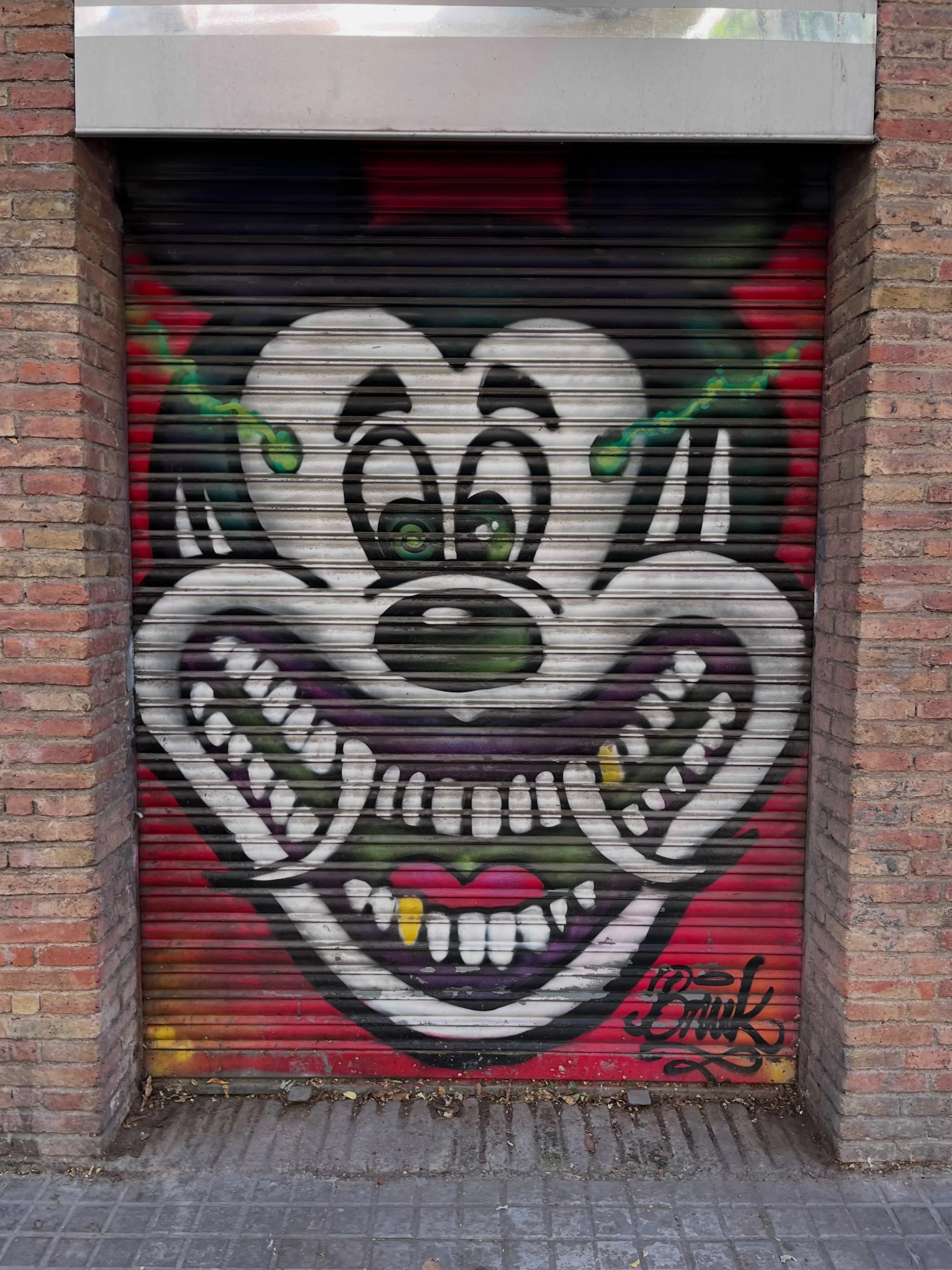 @brukingb2 #streetart #barcelonastreetart #barcelonastreetstyletour #streetarttourbarcelona #barcelonastreetarttour