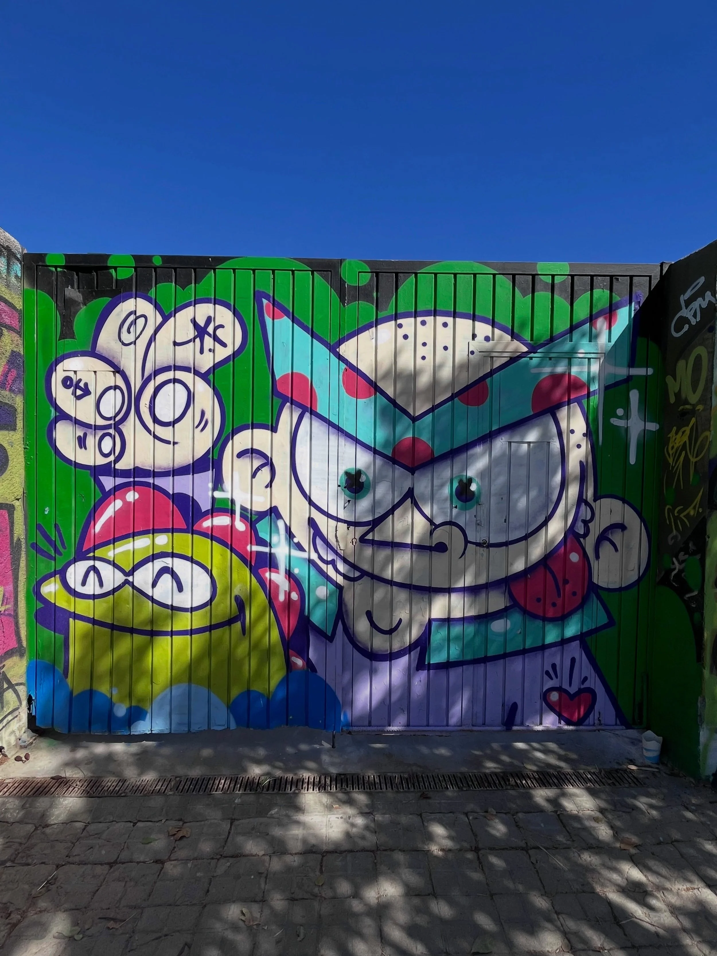@oncps #streetart #barcelonastreetart #barcelonastreetstyletour #streetarttourbarcelona #barcelonastreetarttour