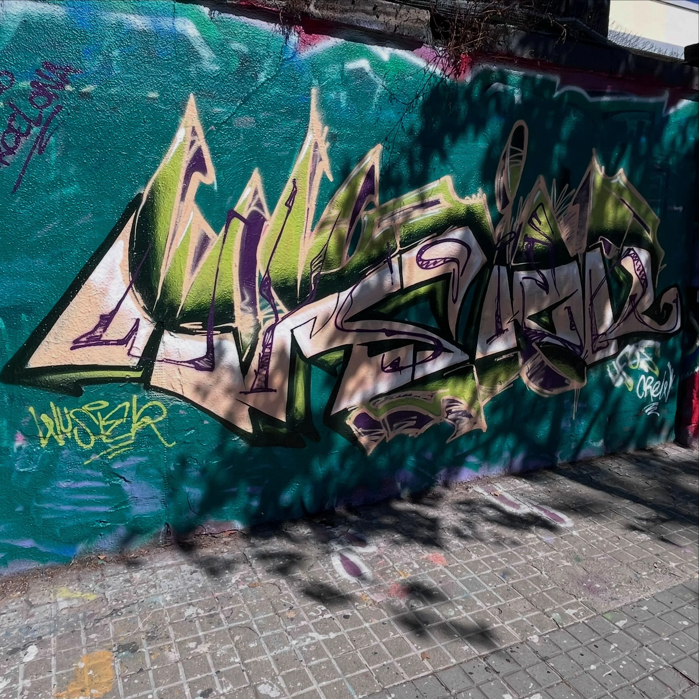 #geaffiti #barcelonastreetart #barcelonastreetstyletour #streetarttourbarcelona #barcelonastreetarttour