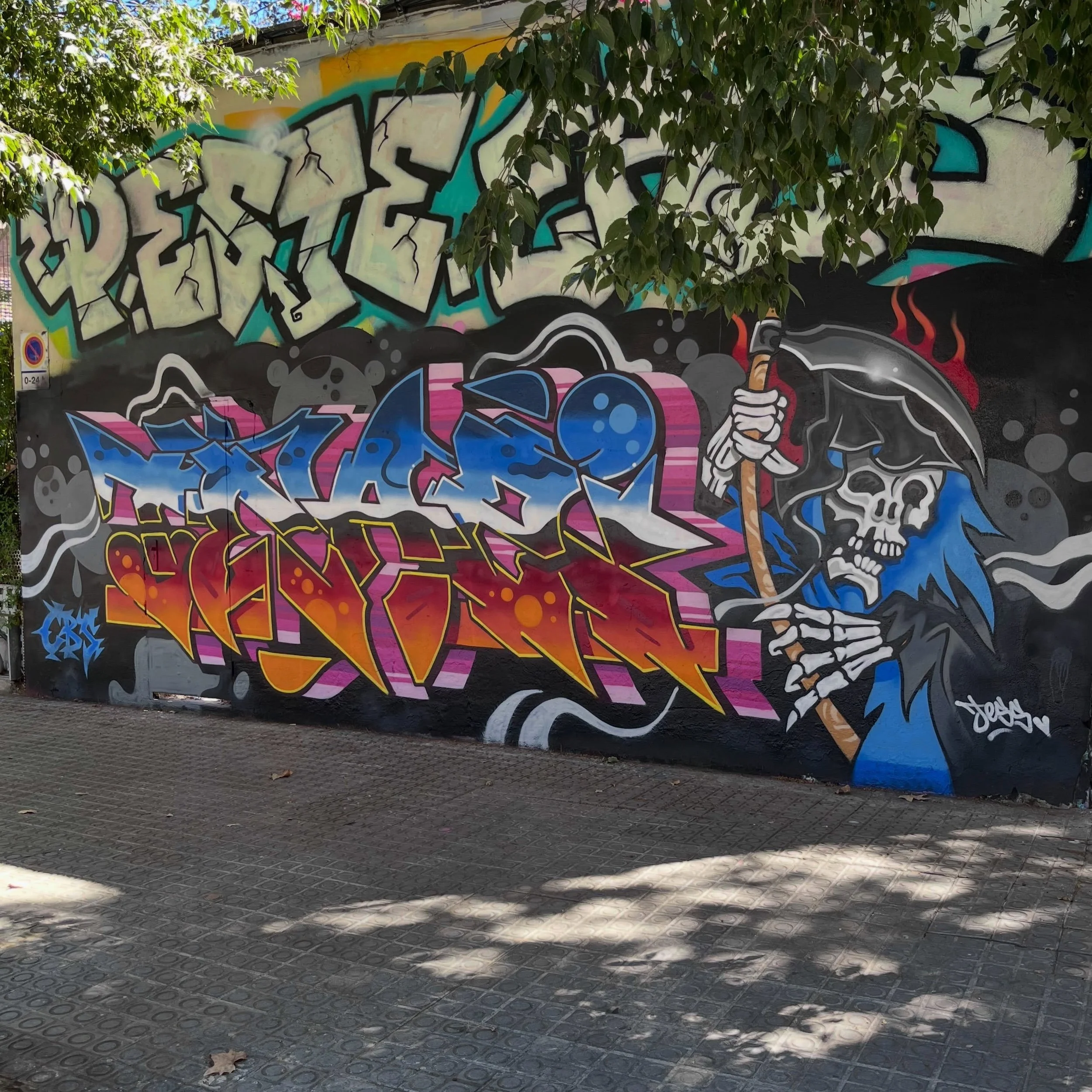 #graffiti #barcelonastreetart #barcelonastreetstyletour #streetarttourbarcelona #barcelonastreetarttour
