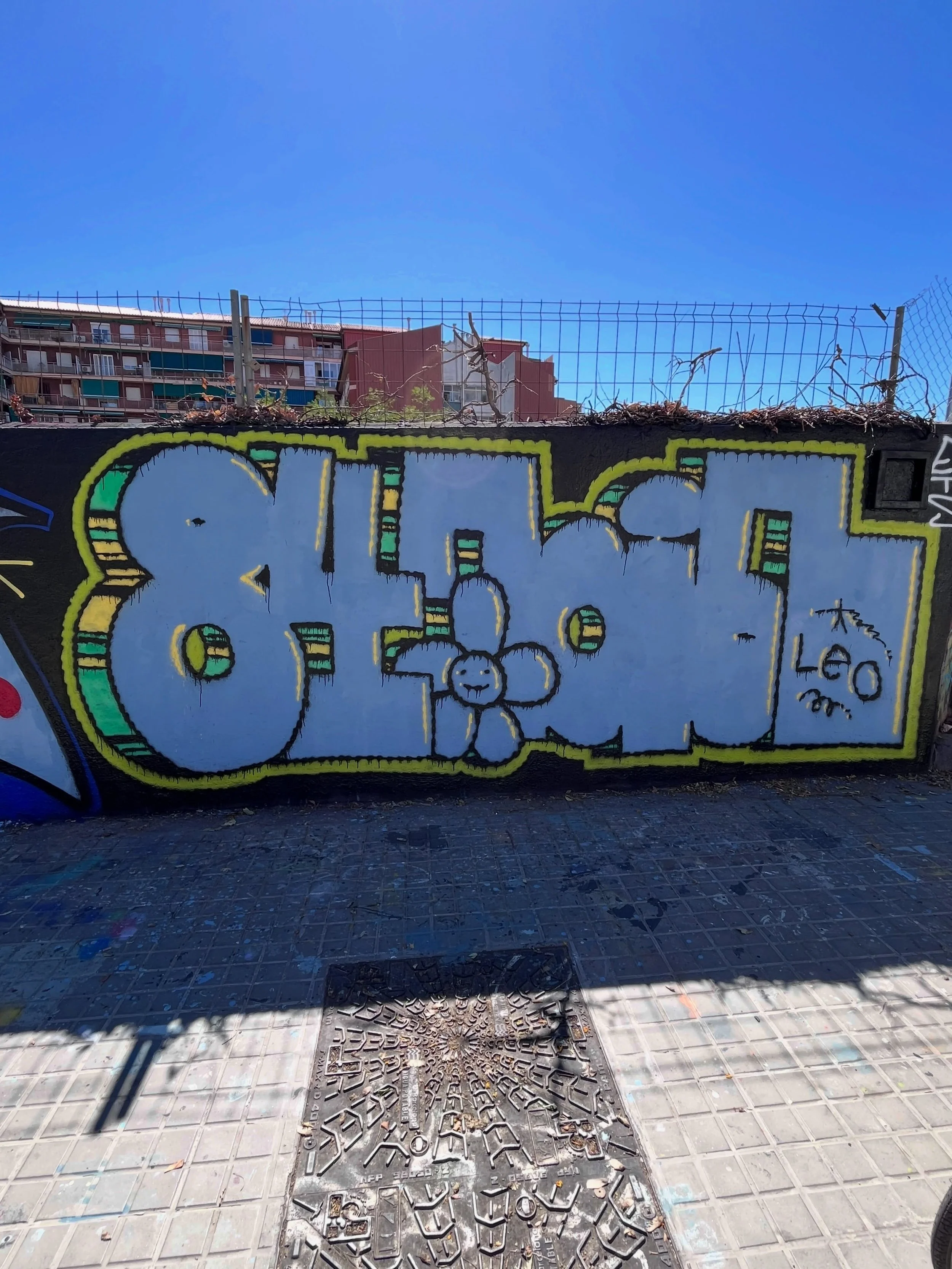 #graffiti #barcelonastreetart #barcelonastreetstyletour #streetarttourbarcelona #barcelonastreetarttour