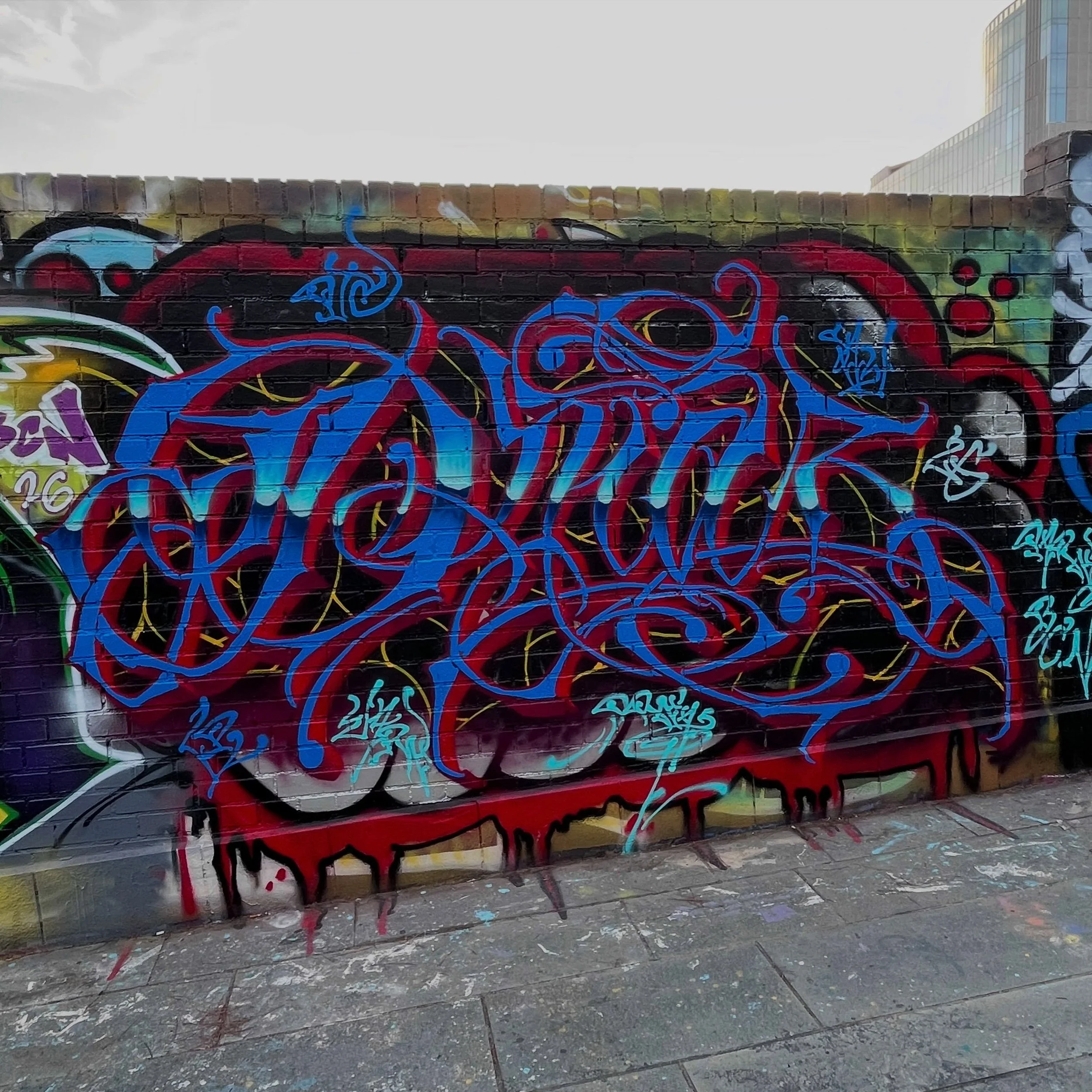 #graffiti #barcelonastreetart #barcelonastreetstyletour #streetarttourbarcelona #barcelonastreetarttour