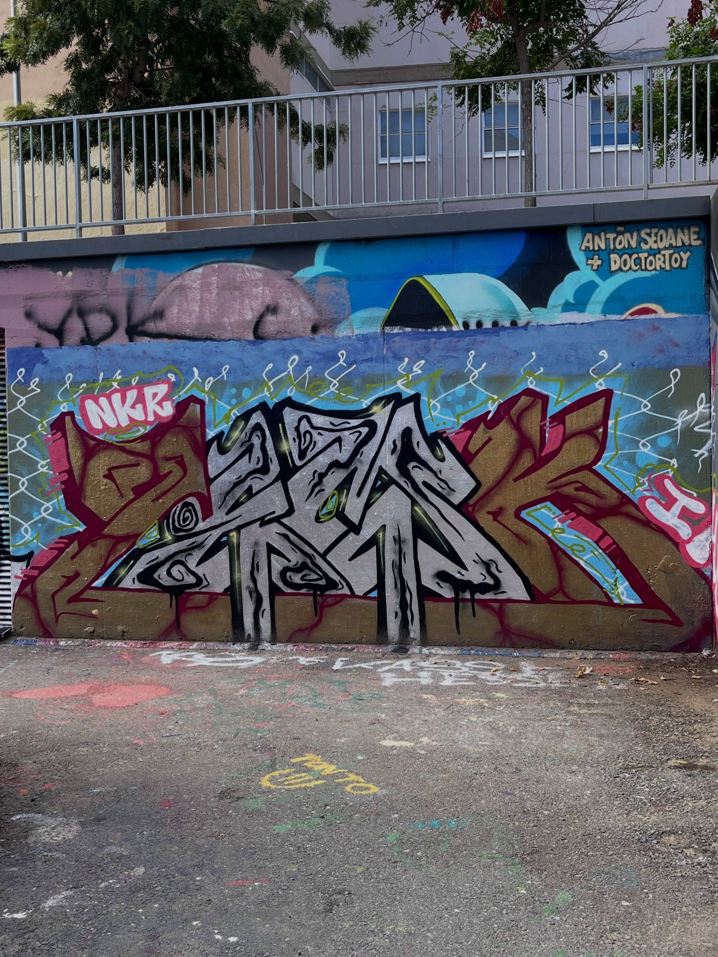 #graffiti #barcelonastreetart #barcelonastreetstyletour #streetarttourbarcelona #barcelonastreetarttour