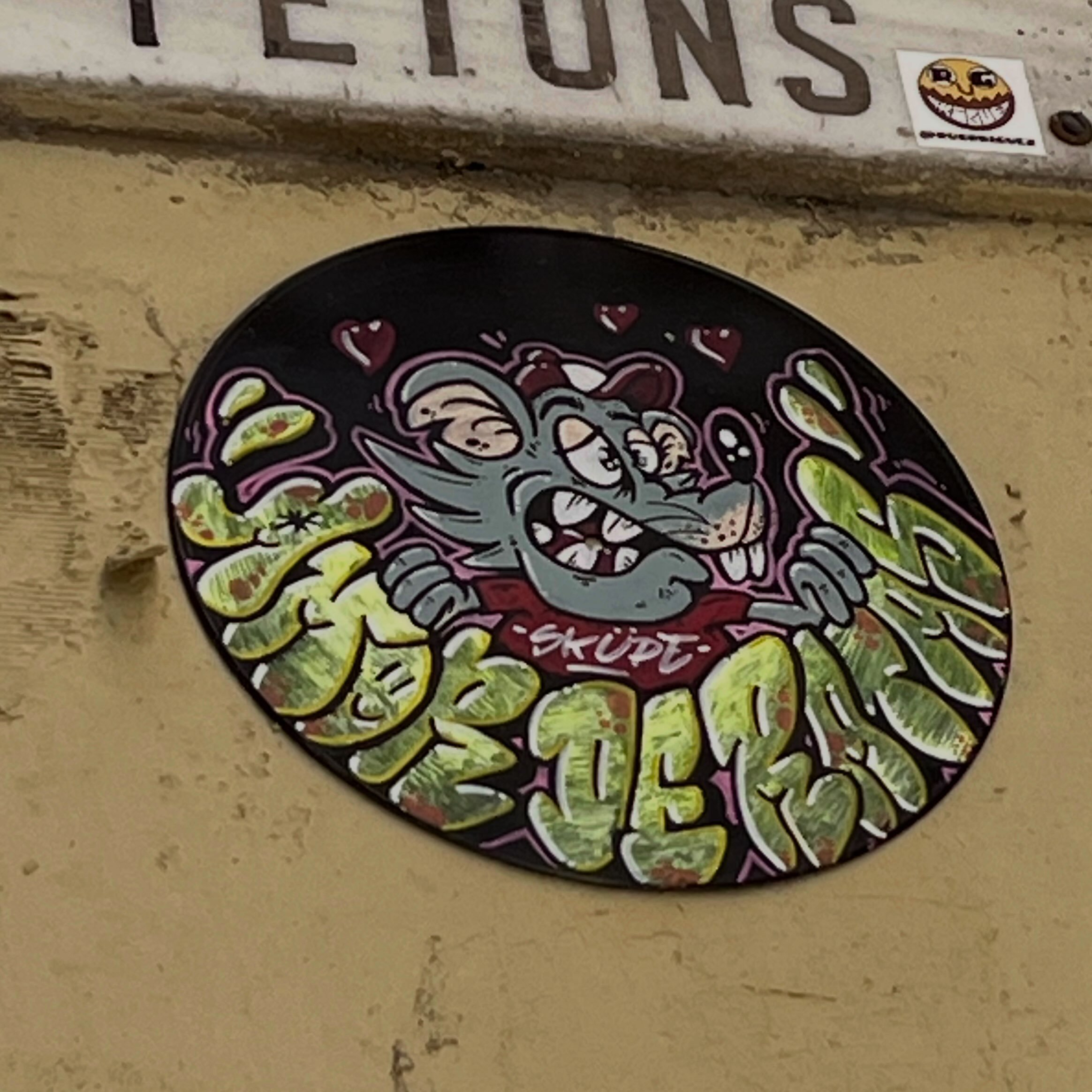 @skupe_arte #streetart #barcelonastreetart #barcelonastreetstyletour #streetarttourbarcelona #barcelonastreetarttour